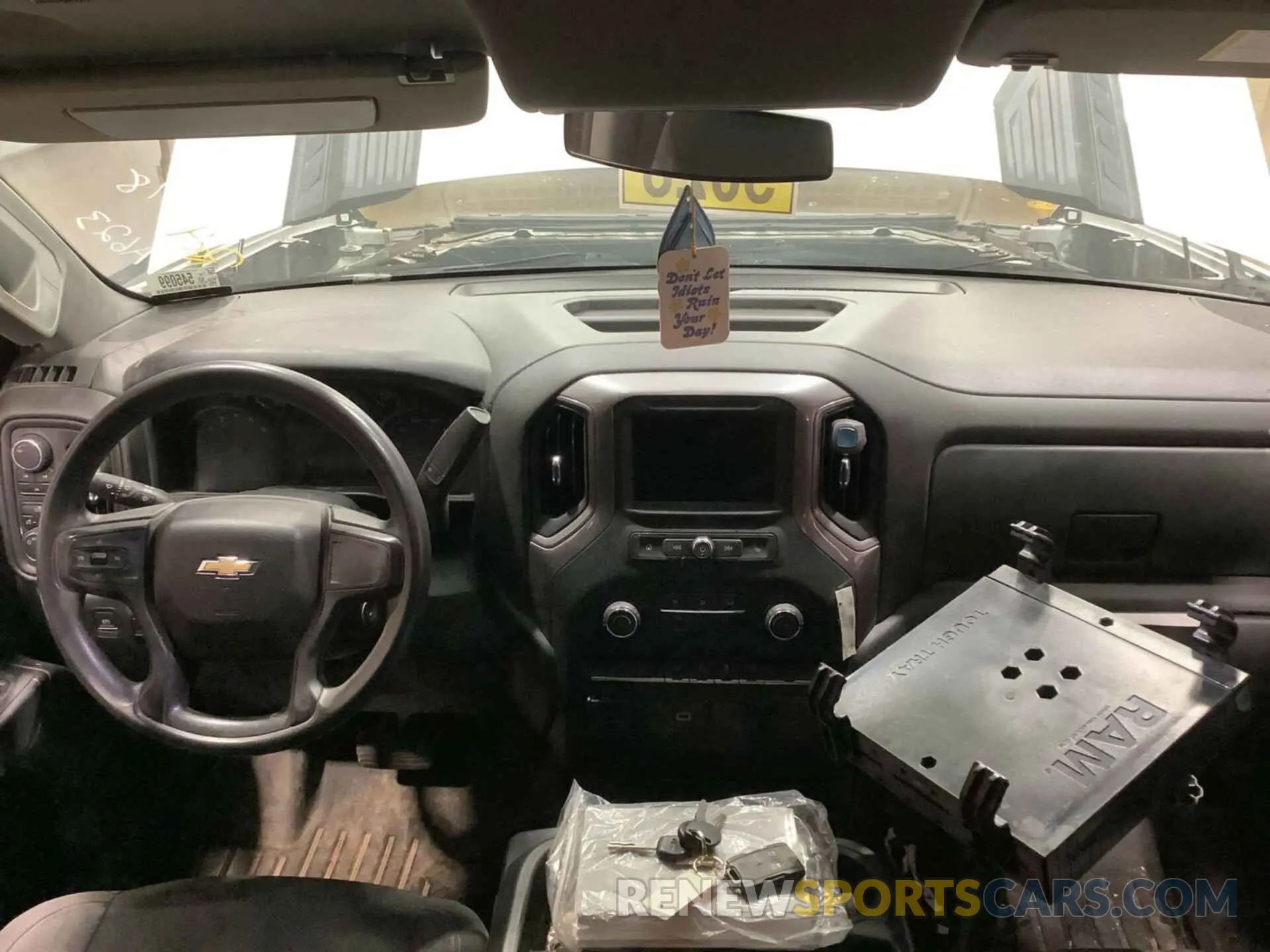 4 Photograph of a damaged car 1GC2YLE79LF265820 CHEVROLET SILVERADO 2020