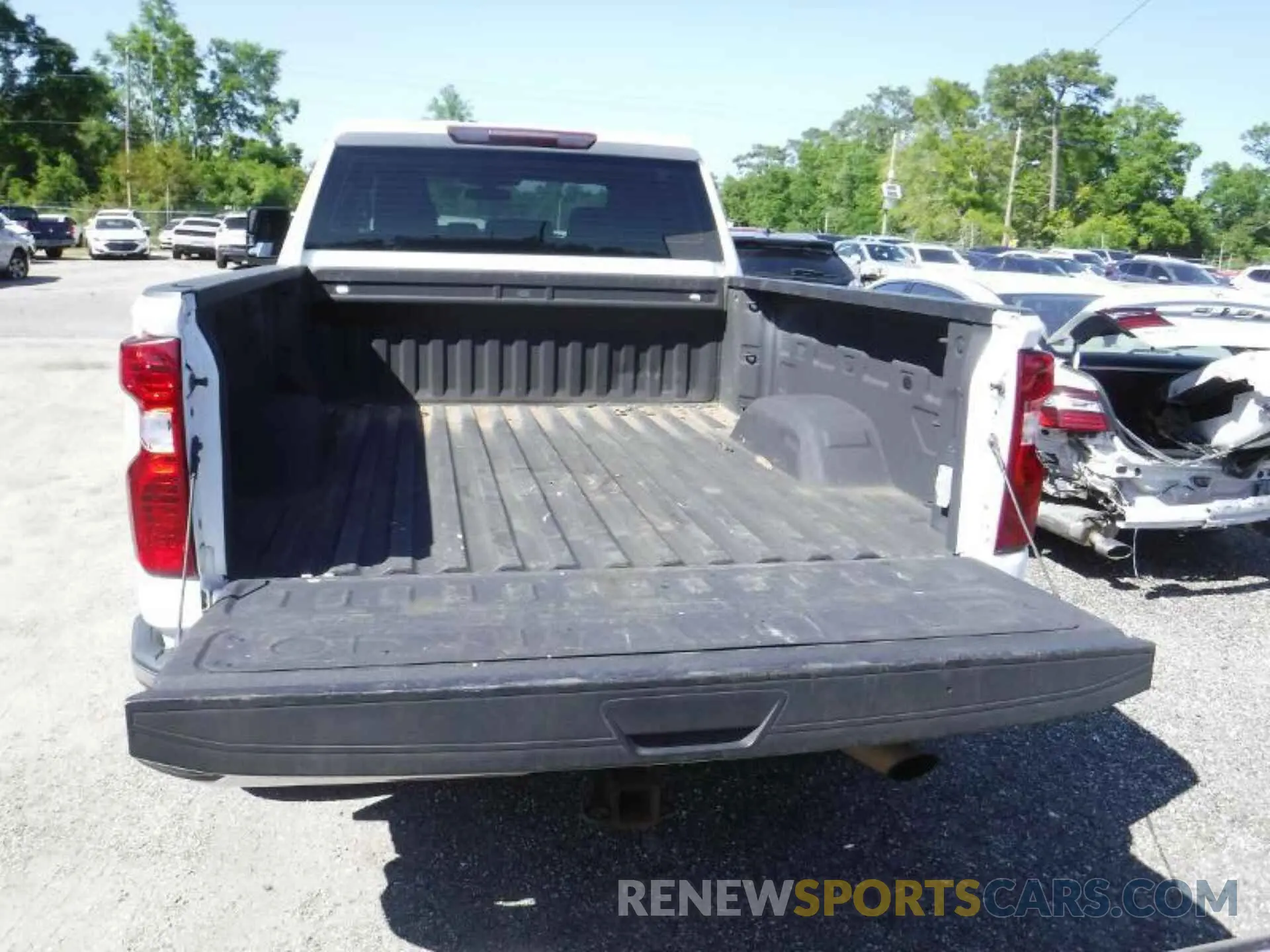 19 Photograph of a damaged car 1GC4YLE73LF268141 CHEVROLET SILVERADO 2020