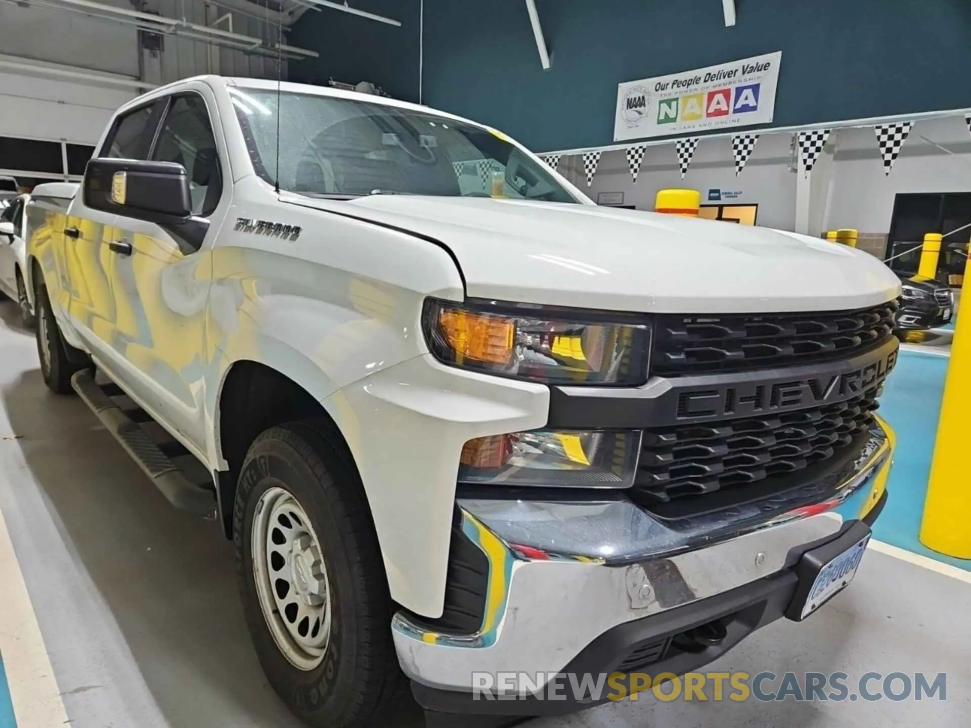 11 Фотография поврежденного автомобиля 1GCPYAEH0LZ268851 CHEVROLET SILVERADO 2020