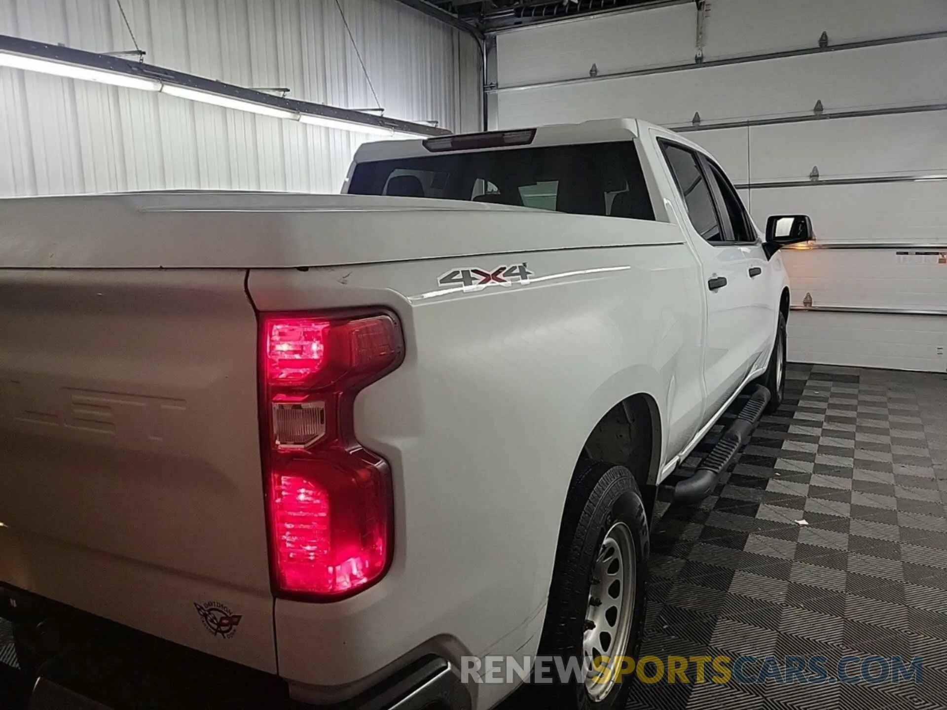 31 Фотография поврежденного автомобиля 1GCPYAEH0LZ268851 CHEVROLET SILVERADO 2020
