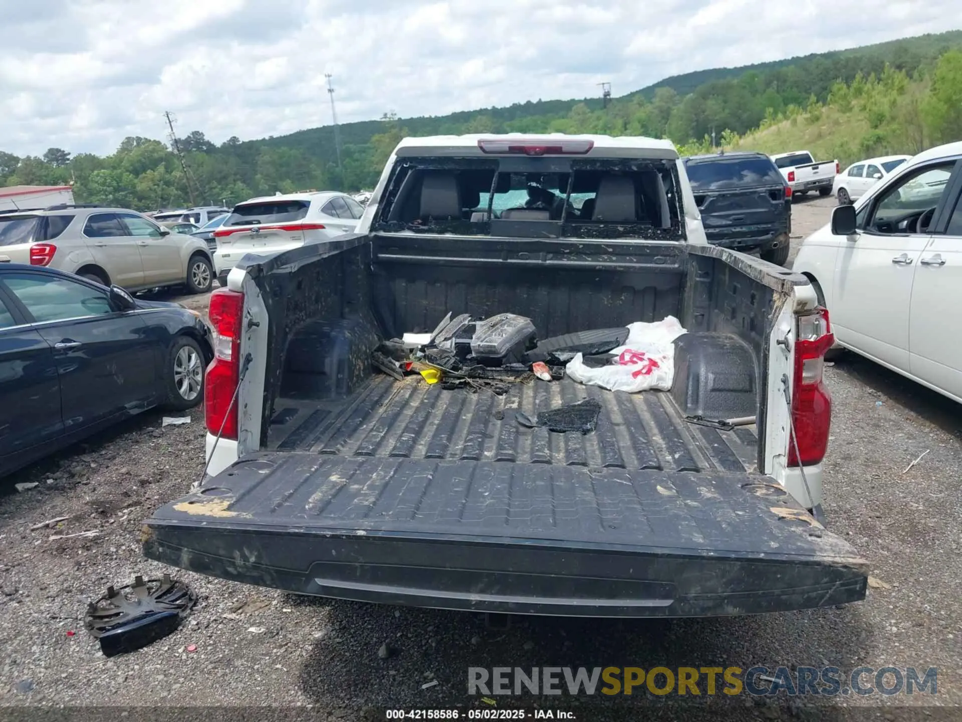 16 Photograph of a damaged car 1GCUYGEL6LZ281209 CHEVROLET SILVERADO 2020