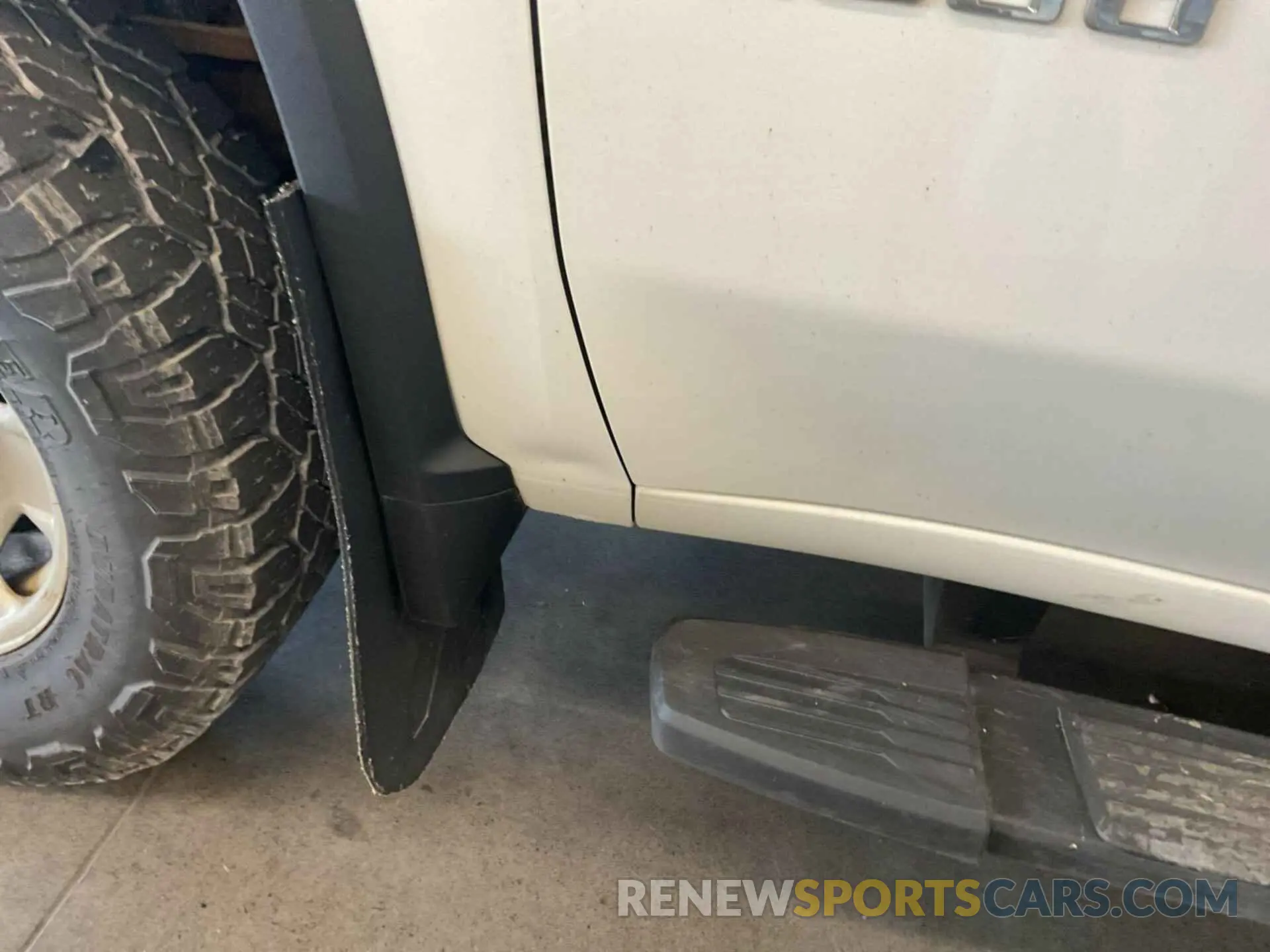 13 Photograph of a damaged car 1GC5YLE75MF280006 CHEVROLET SILVERADO 2021
