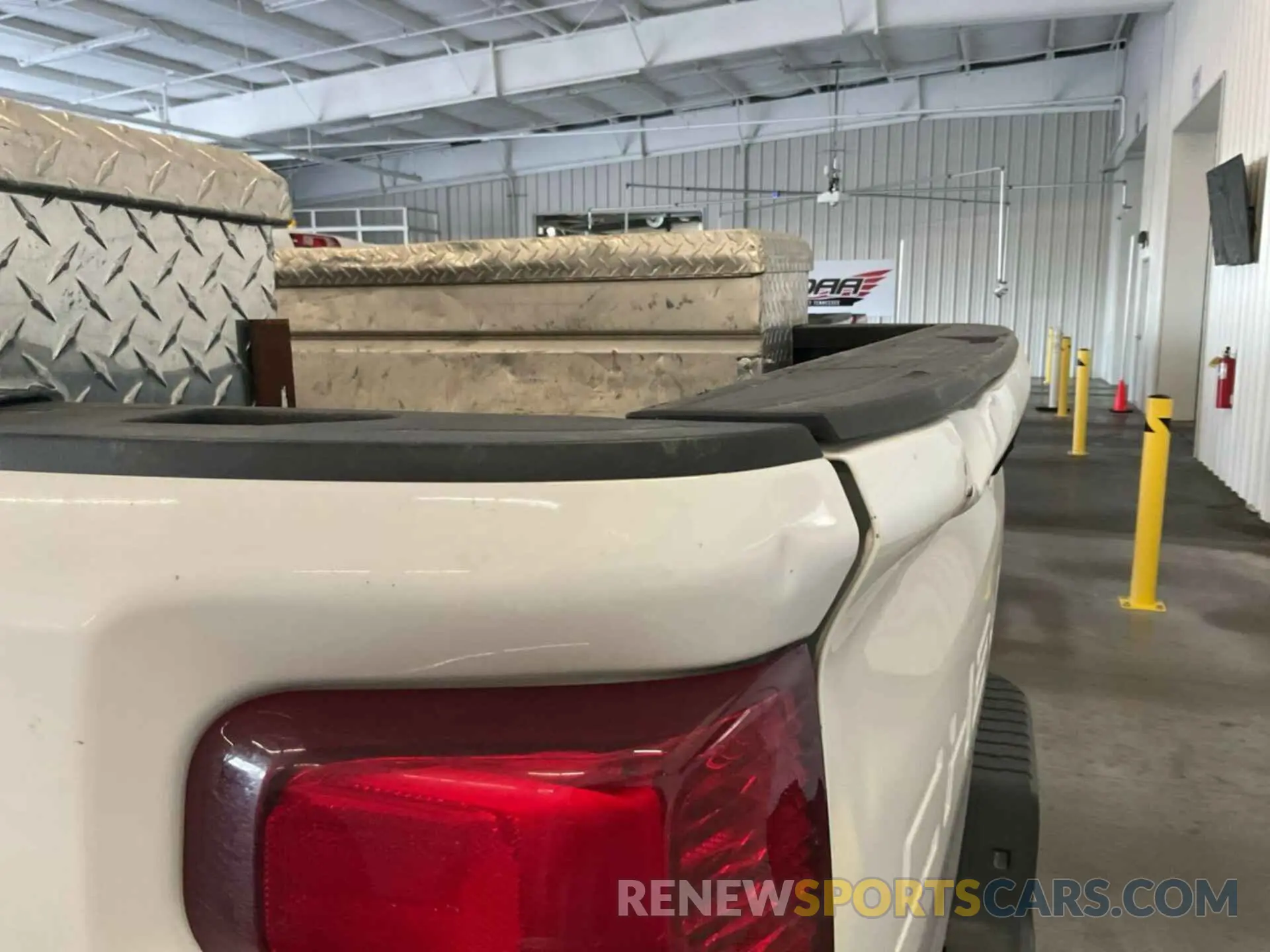 18 Photograph of a damaged car 1GC5YLE75MF280006 CHEVROLET SILVERADO 2021