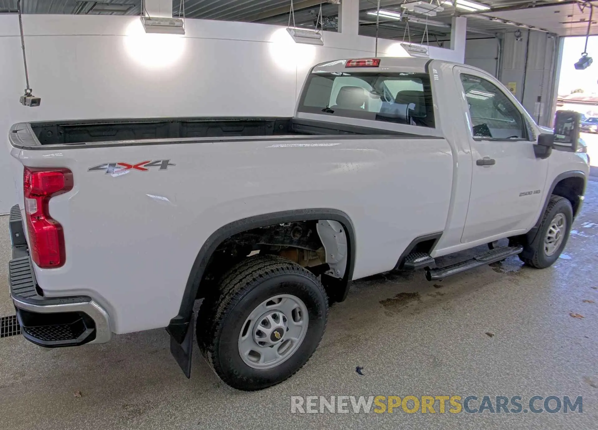 10 Photograph of a damaged car 1GC0YLE70NF339135 CHEVROLET SILVERADO 2022