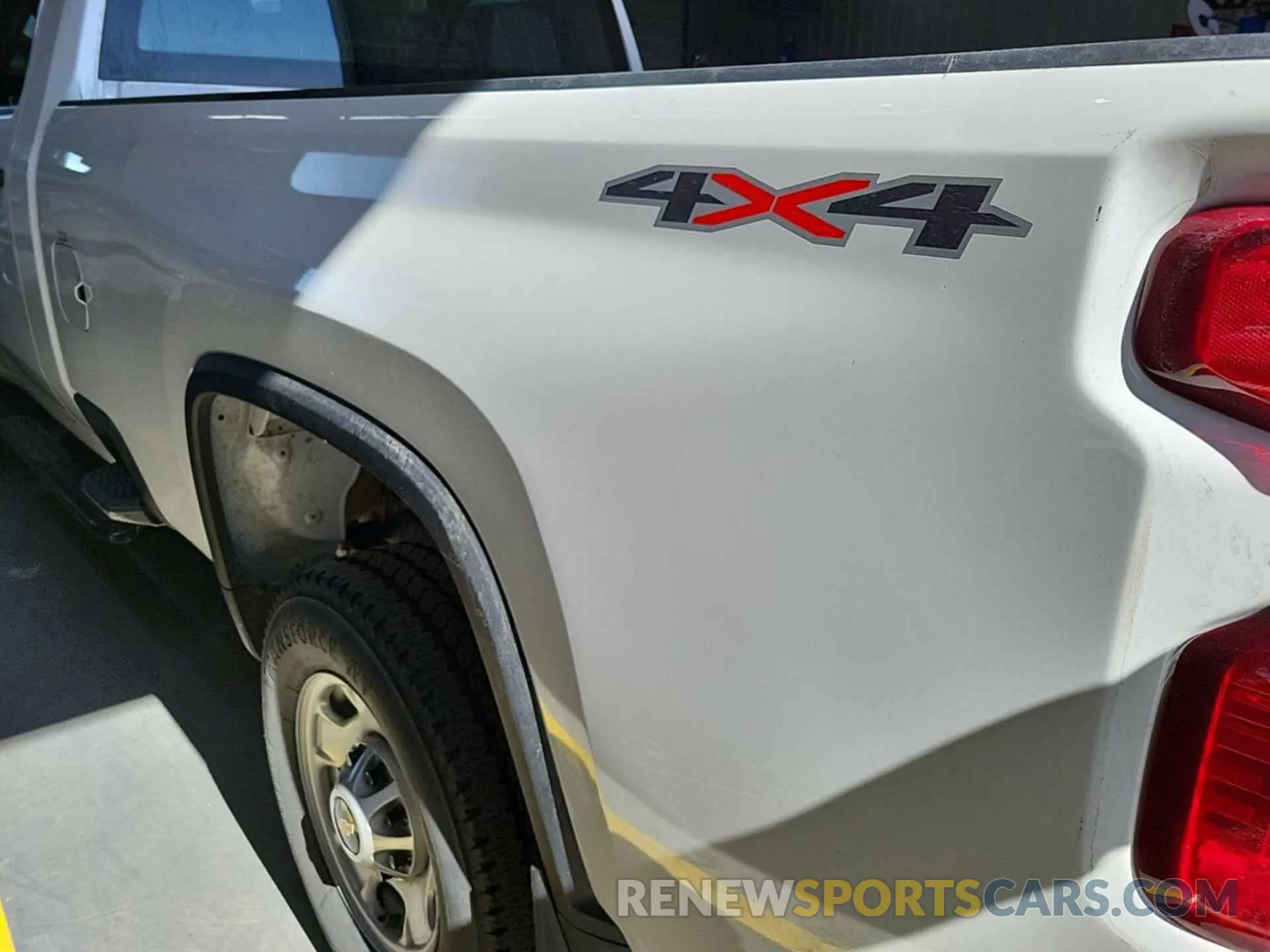 28 Photograph of a damaged car 1GC0YLE70NF339135 CHEVROLET SILVERADO 2022