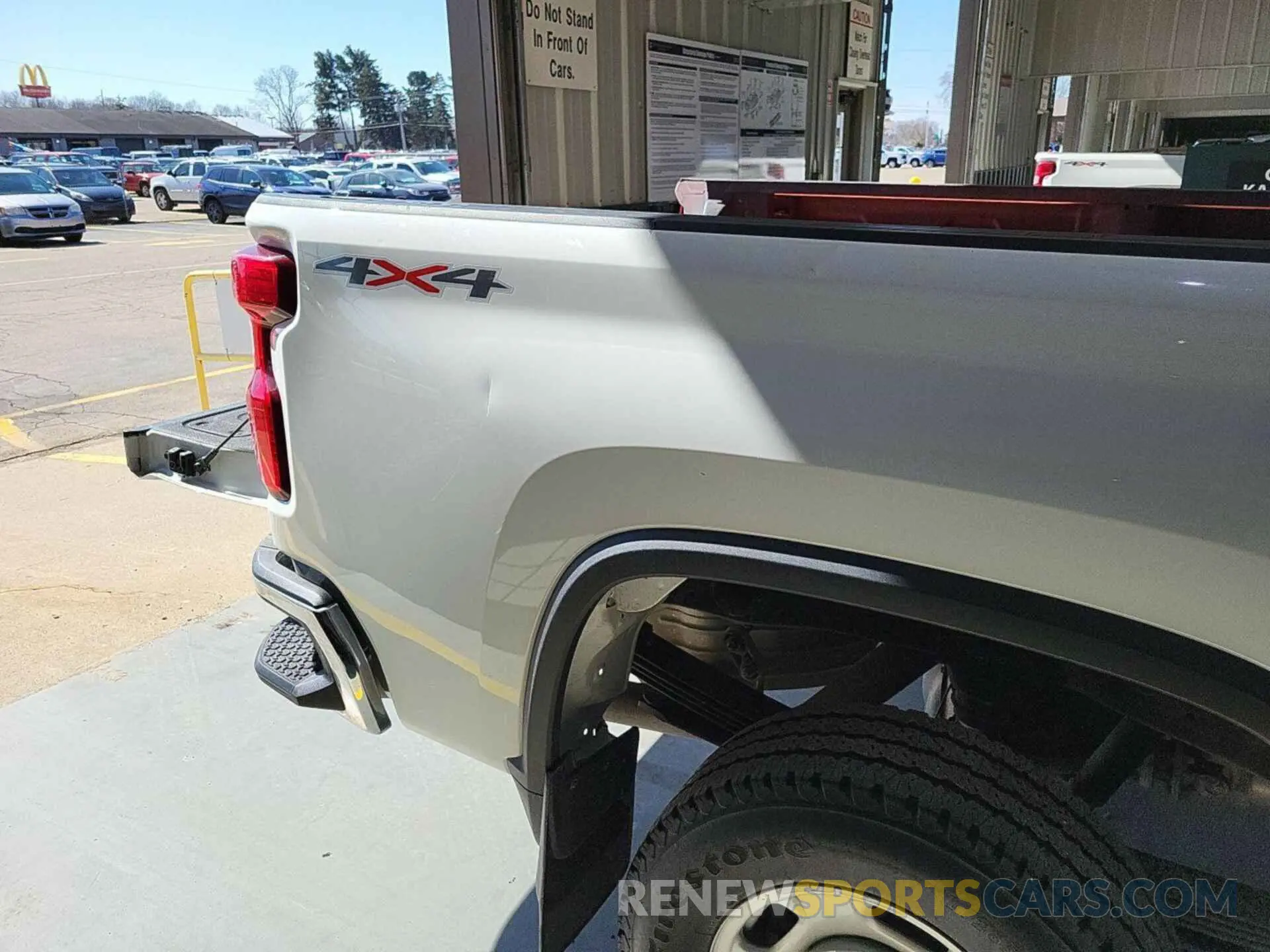 7 Photograph of a damaged car 1GC0YLE70NF339135 CHEVROLET SILVERADO 2022