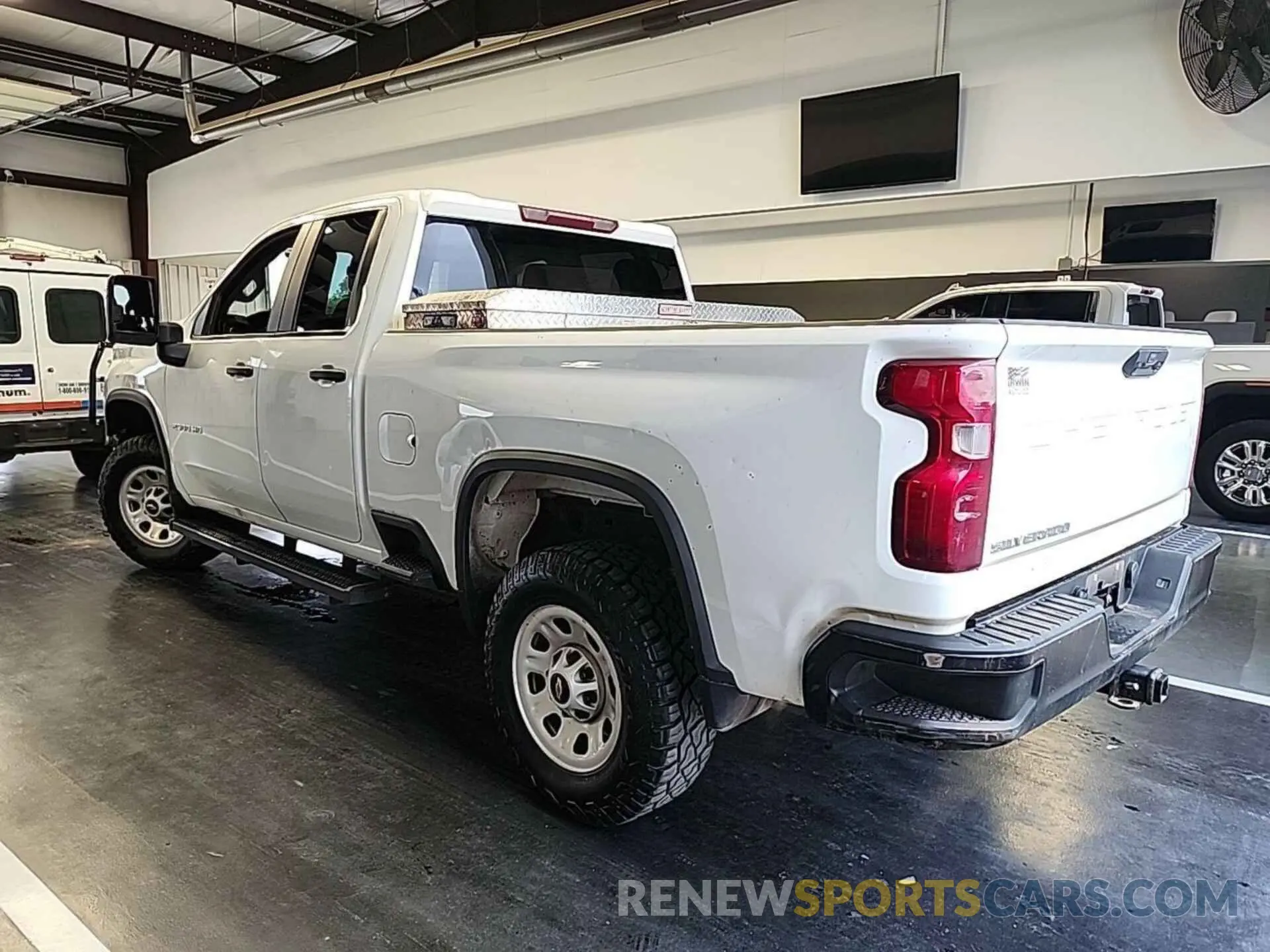 16 Photograph of a damaged car 1GC2YLE71NF184801 CHEVROLET SILVERADO 2022