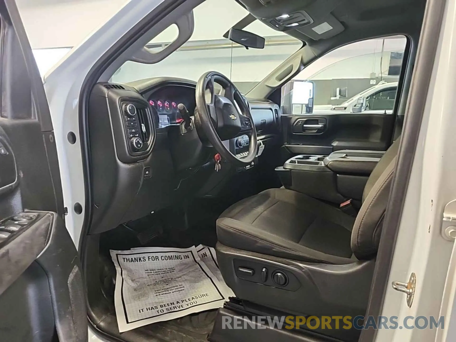 8 Photograph of a damaged car 1GC2YLE71NF184801 CHEVROLET SILVERADO 2022