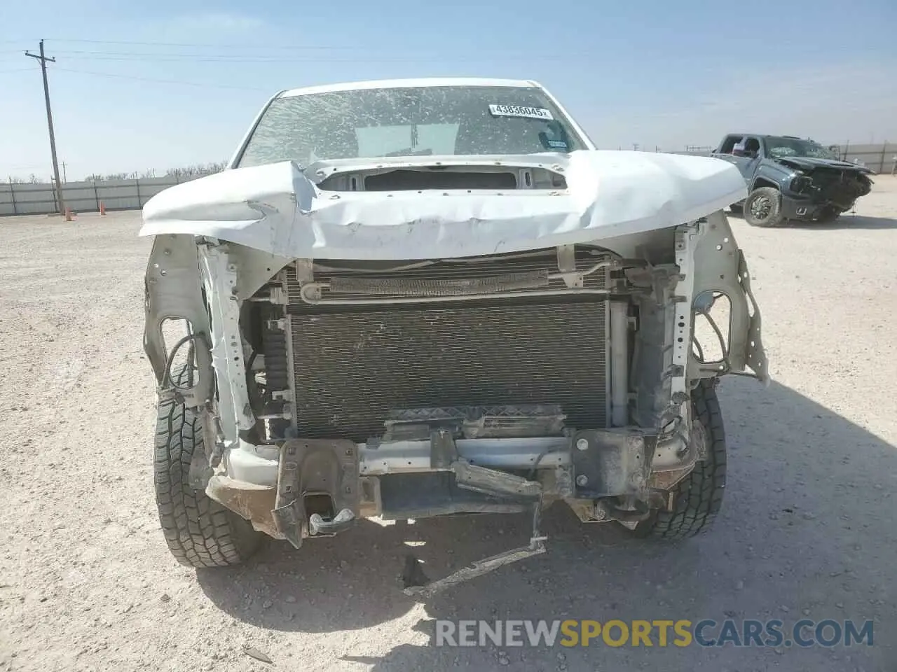 5 Photograph of a damaged car 1GC5YLE7XNF243194 CHEVROLET SILVERADO 2022