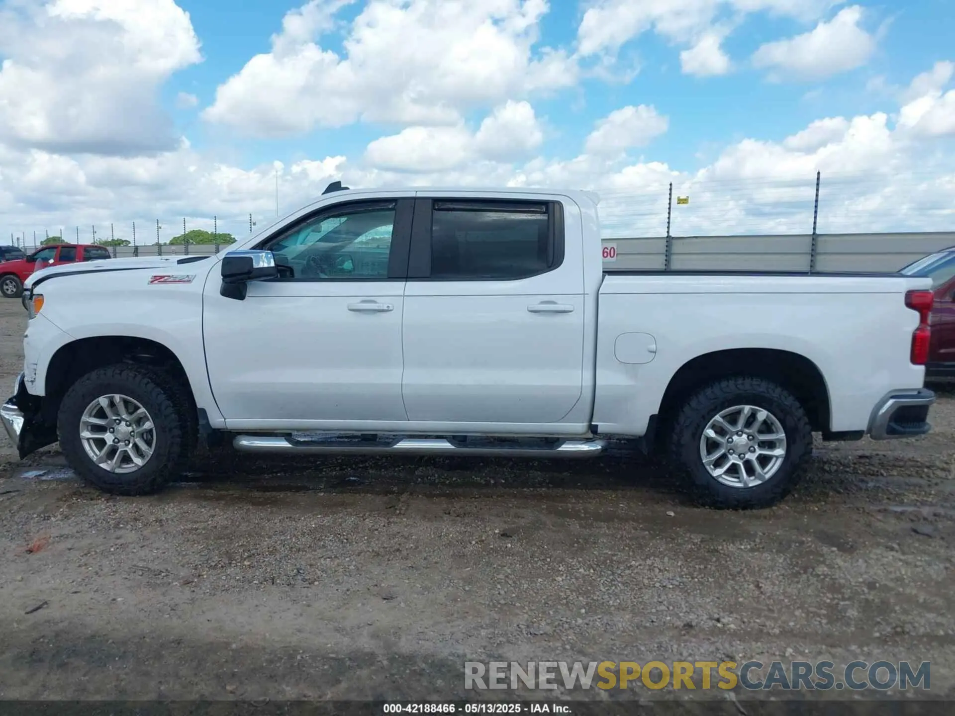 14 Photograph of a damaged car 2GCUDDED0N1513978 CHEVROLET SILVERADO 2022