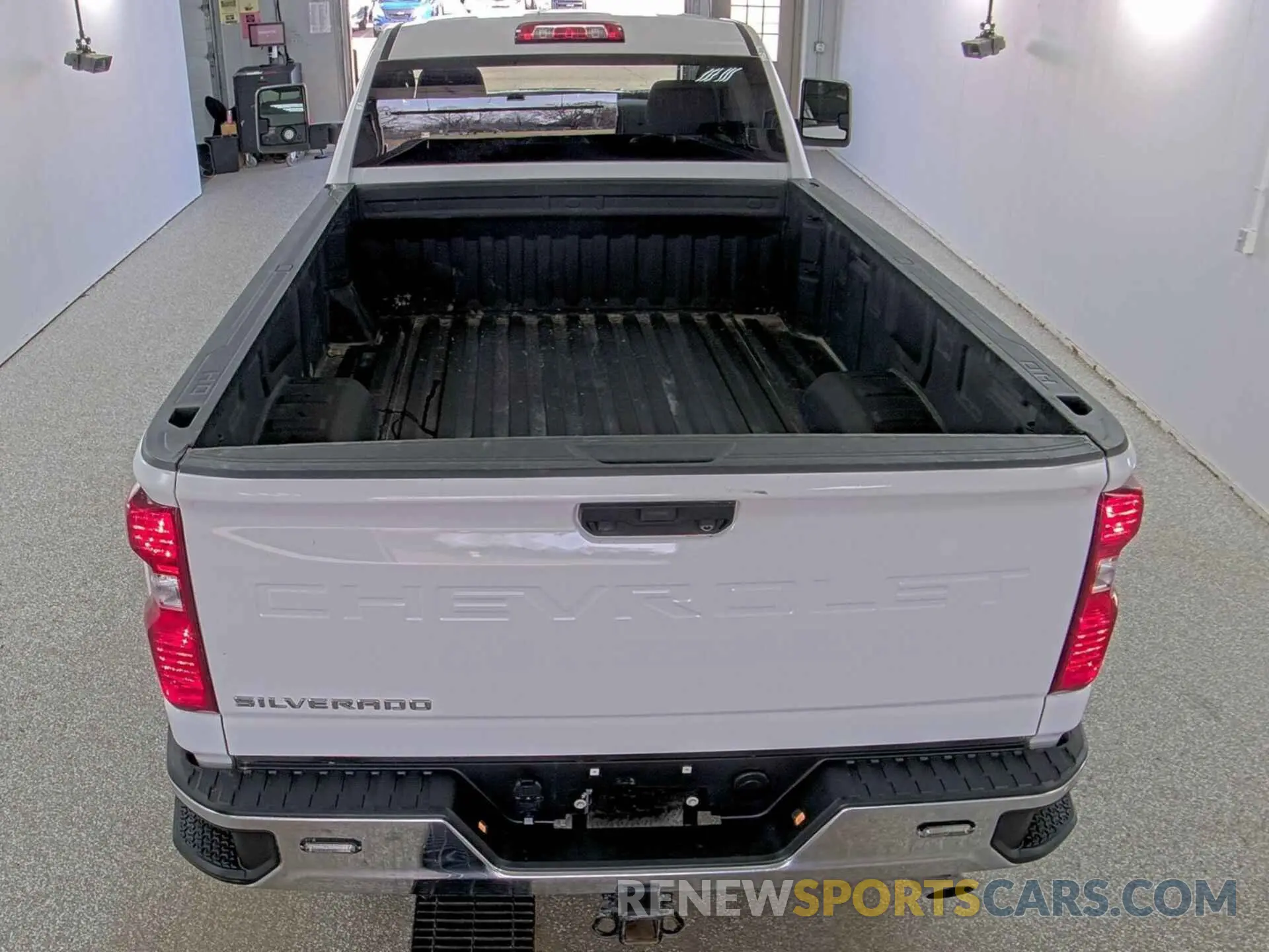 33 Фотография поврежденного автомобиля 1GC3YLE73PF245122 CHEVROLET SILVERADO 2023