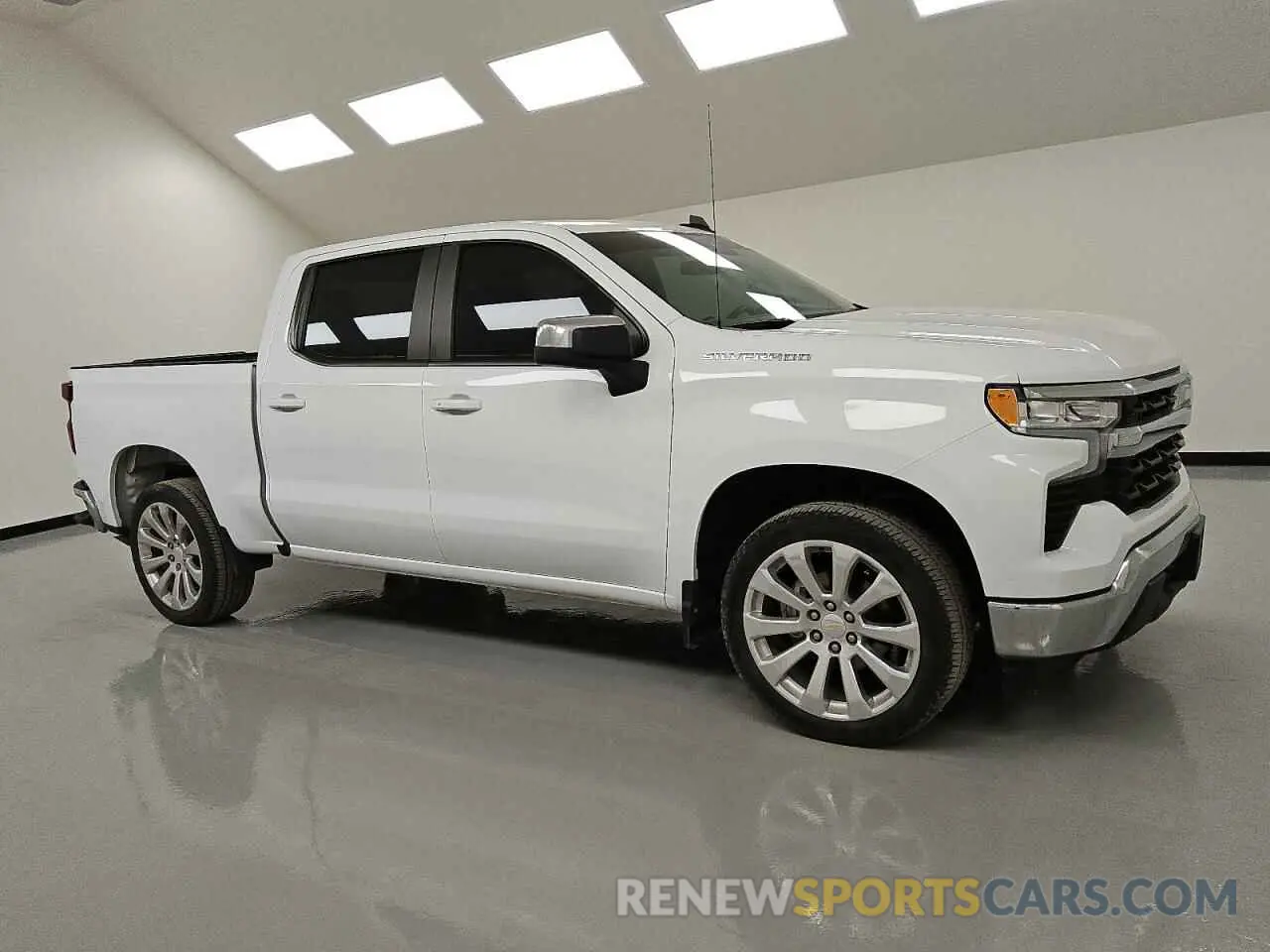 4 Photograph of a damaged car 2GCPACED6P1125995 CHEVROLET SILVERADO 2023