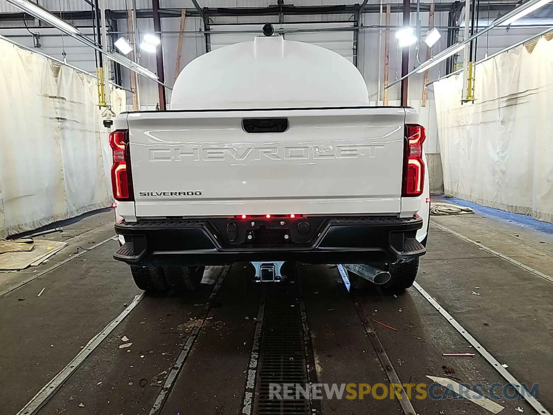 21 Photograph of a damaged car 1GC3YSE74RF320648 CHEVROLET SILVERADO 2024