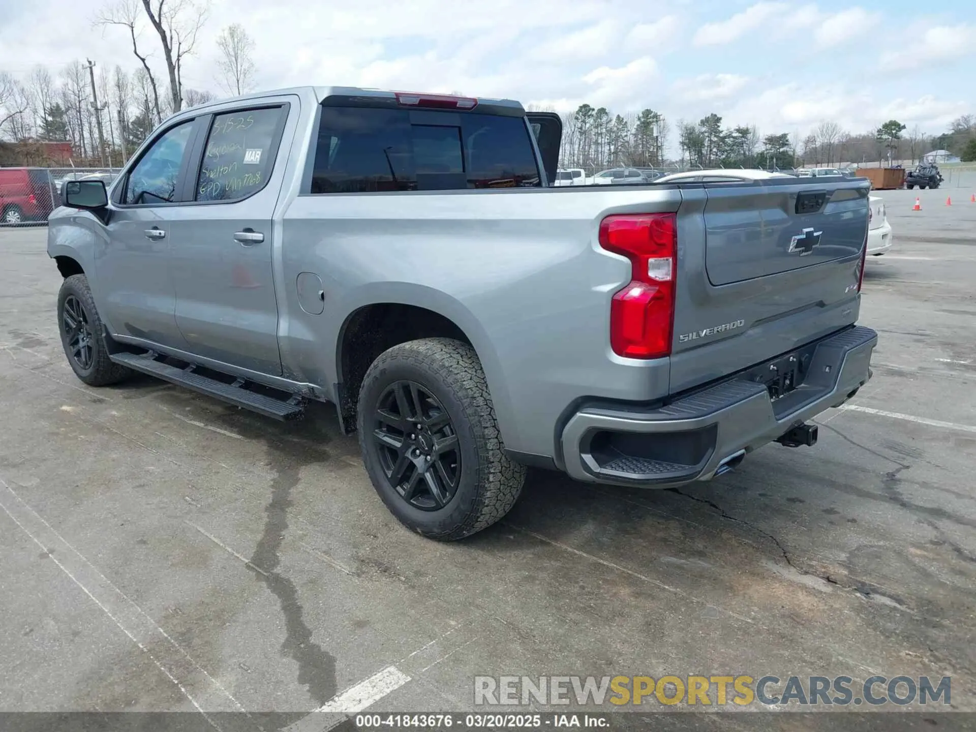 3 Фотография поврежденного автомобиля 2GCUDEED1R1247768 CHEVROLET SILVERADO 2024