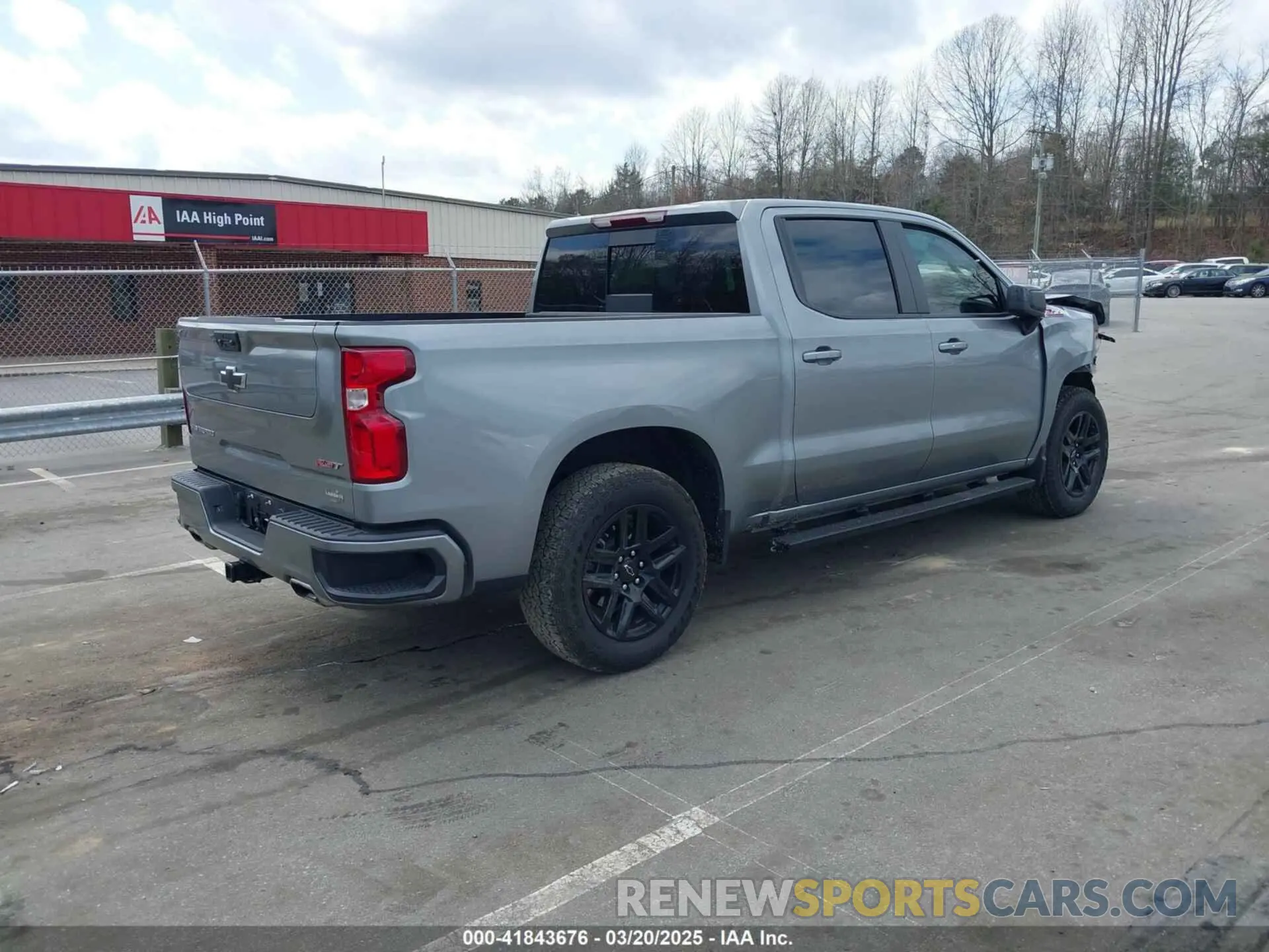 4 Фотография поврежденного автомобиля 2GCUDEED1R1247768 CHEVROLET SILVERADO 2024