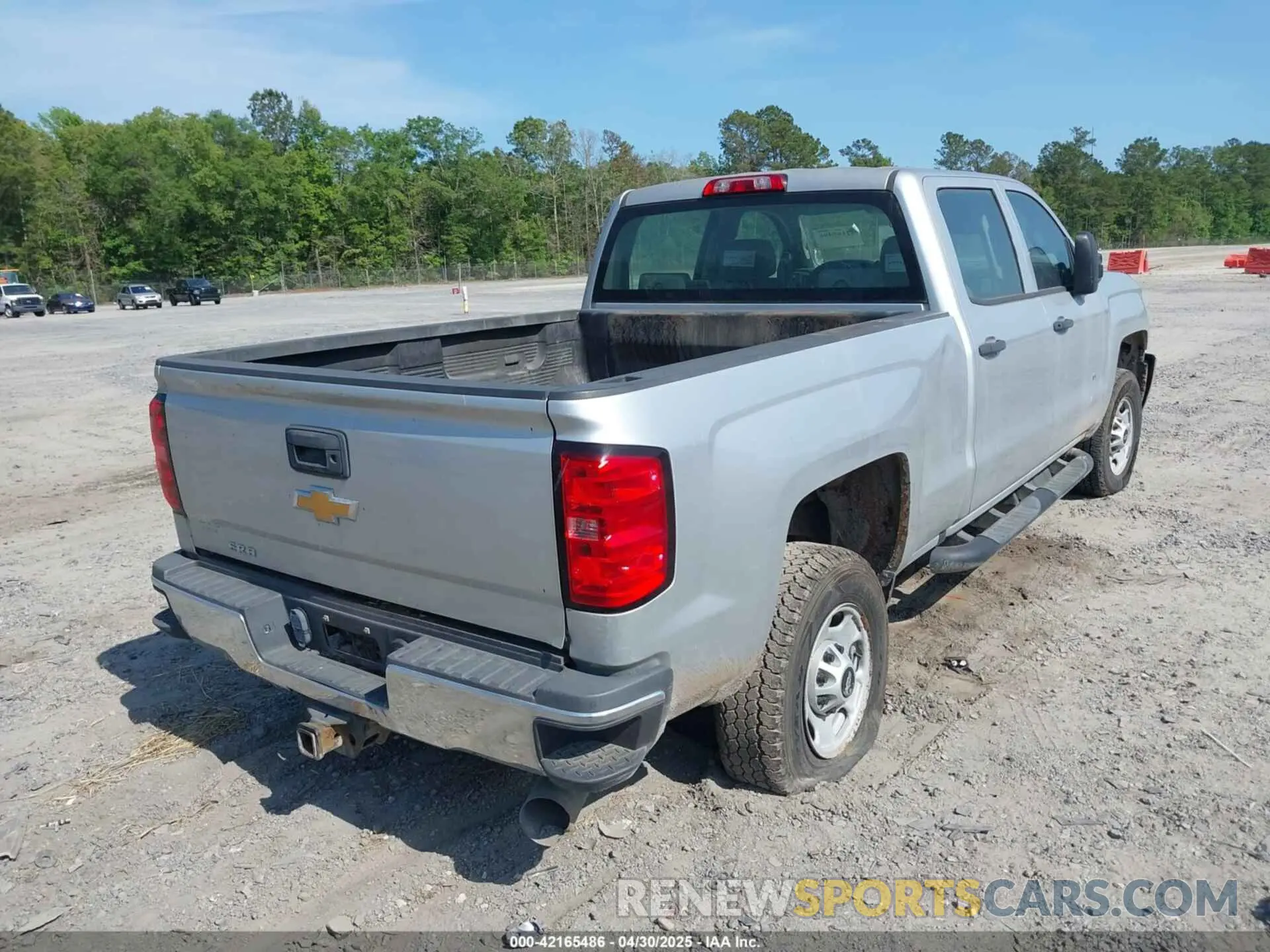 4 Photograph of a damaged car 1GC1CREY2KF164803 CHEVROLET SILVERADO 2500HD 2019