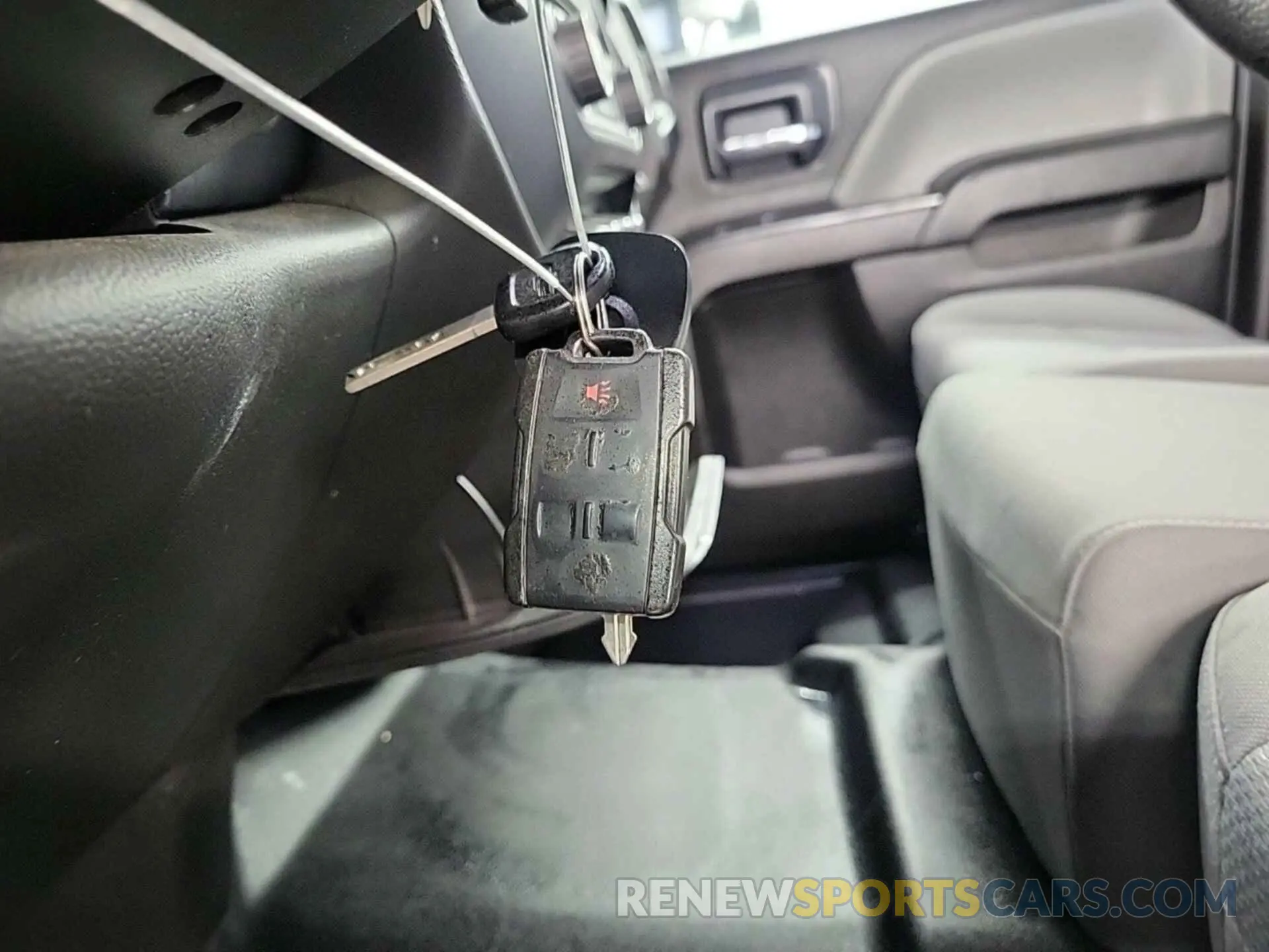 32 Photograph of a damaged car 1GC1KREG1KF256463 CHEVROLET SILVERADO 2500HD 2019