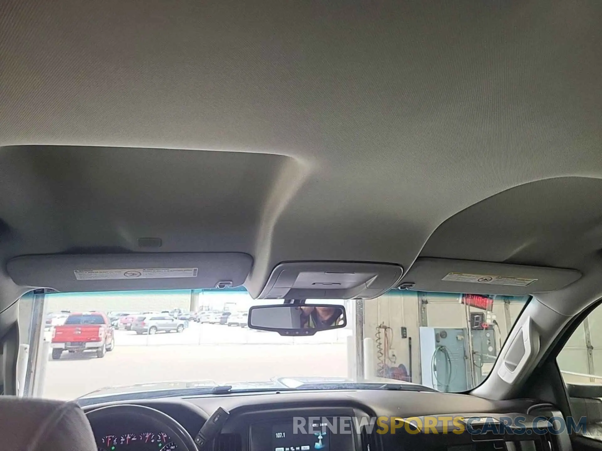 8 Photograph of a damaged car 1GC1KREG1KF256463 CHEVROLET SILVERADO 2500HD 2019