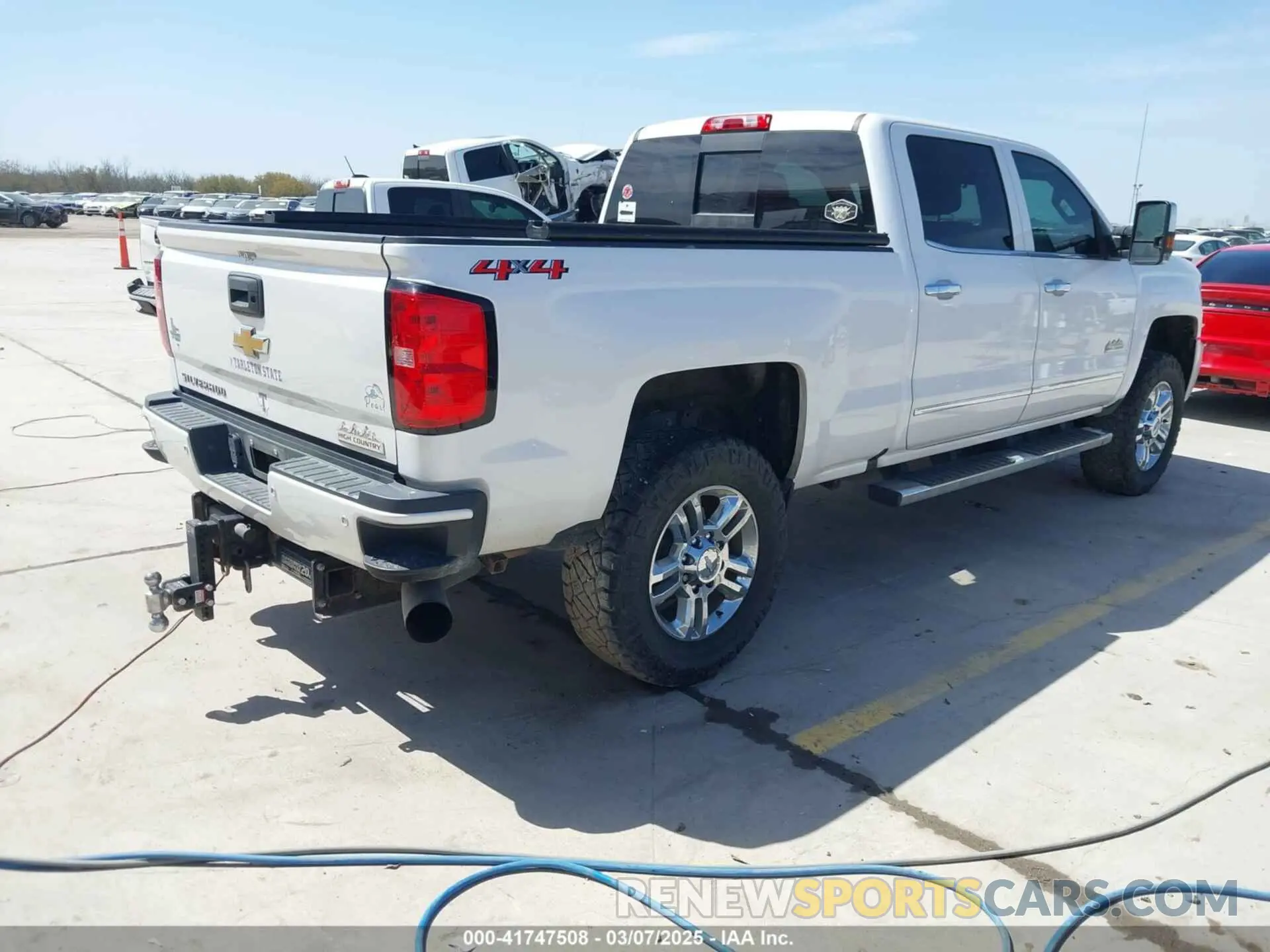 4 Photograph of a damaged car 1GC1KUEY1KF142815 CHEVROLET SILVERADO 2500HD 2019
