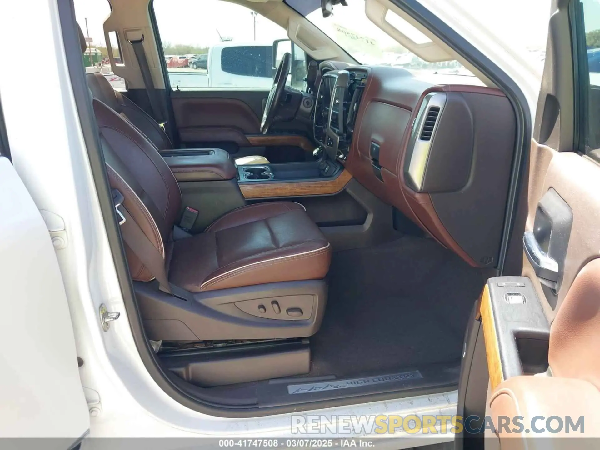 5 Photograph of a damaged car 1GC1KUEY1KF142815 CHEVROLET SILVERADO 2500HD 2019