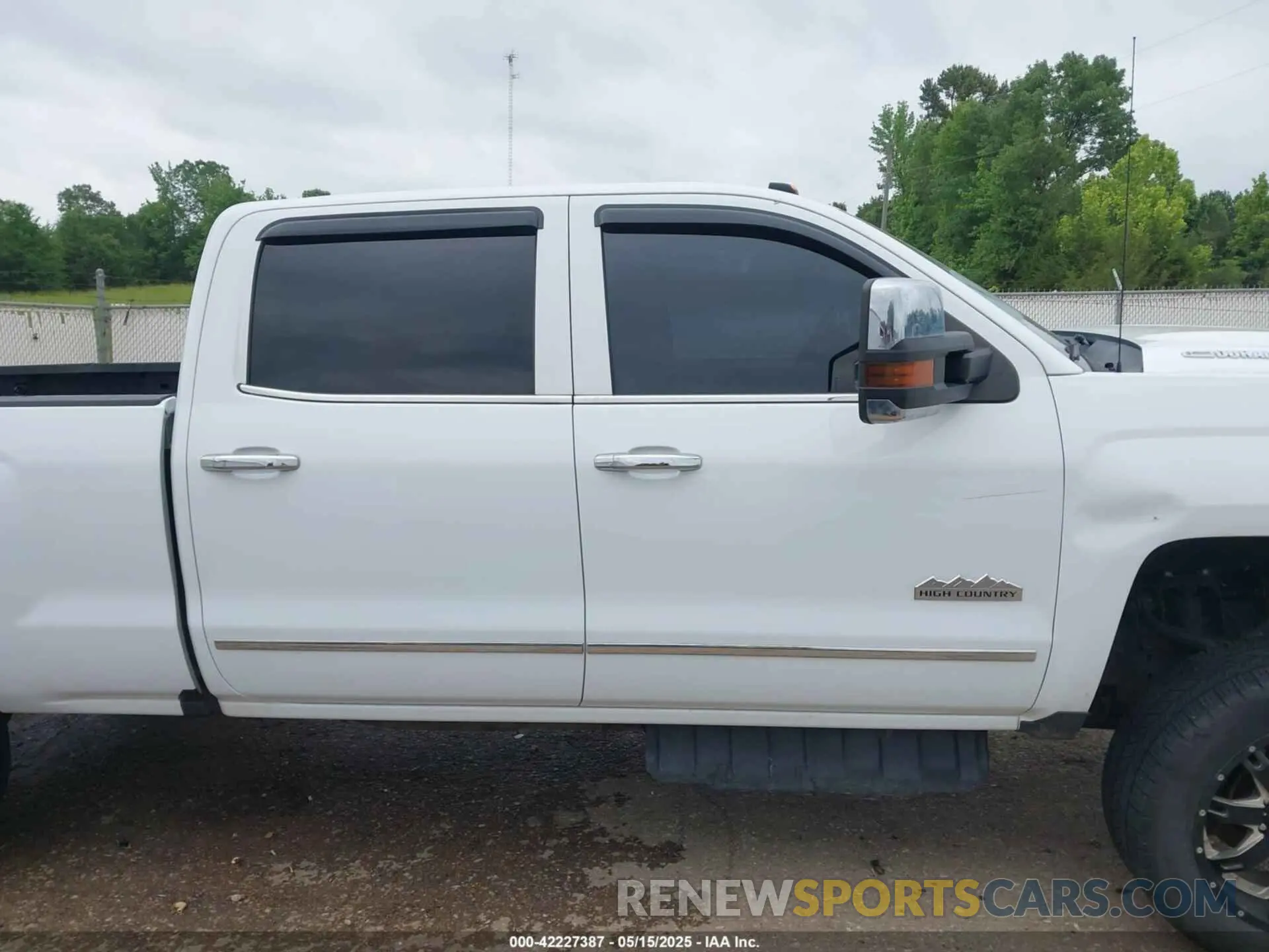 14 Photograph of a damaged car 1GC1KUEY2KF182465 CHEVROLET SILVERADO 2500HD 2019