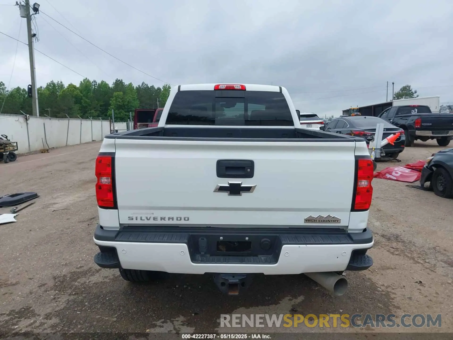 18 Photograph of a damaged car 1GC1KUEY2KF182465 CHEVROLET SILVERADO 2500HD 2019