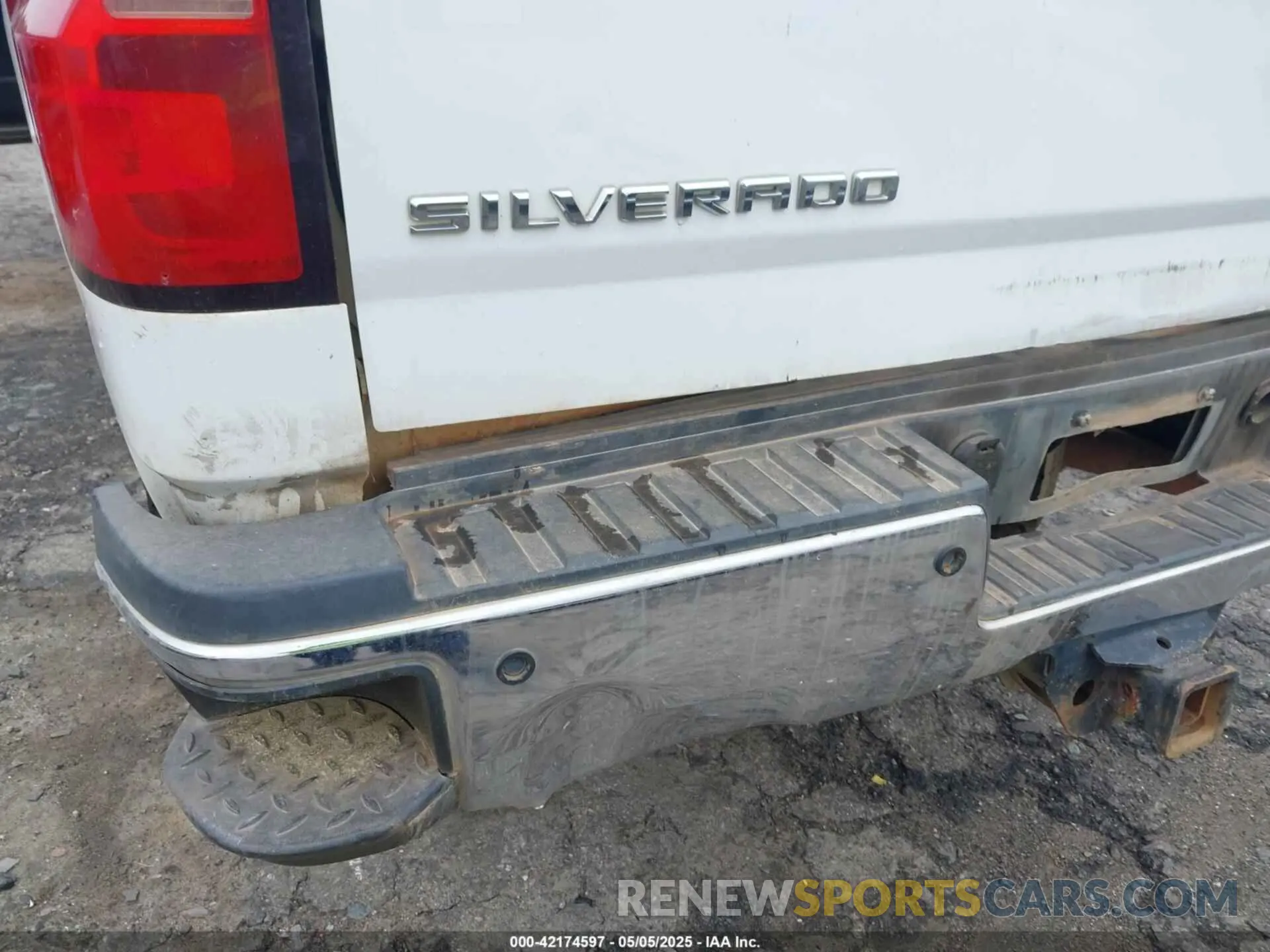 19 Photograph of a damaged car 2GC2CREG2K1226543 CHEVROLET SILVERADO 2500HD 2019