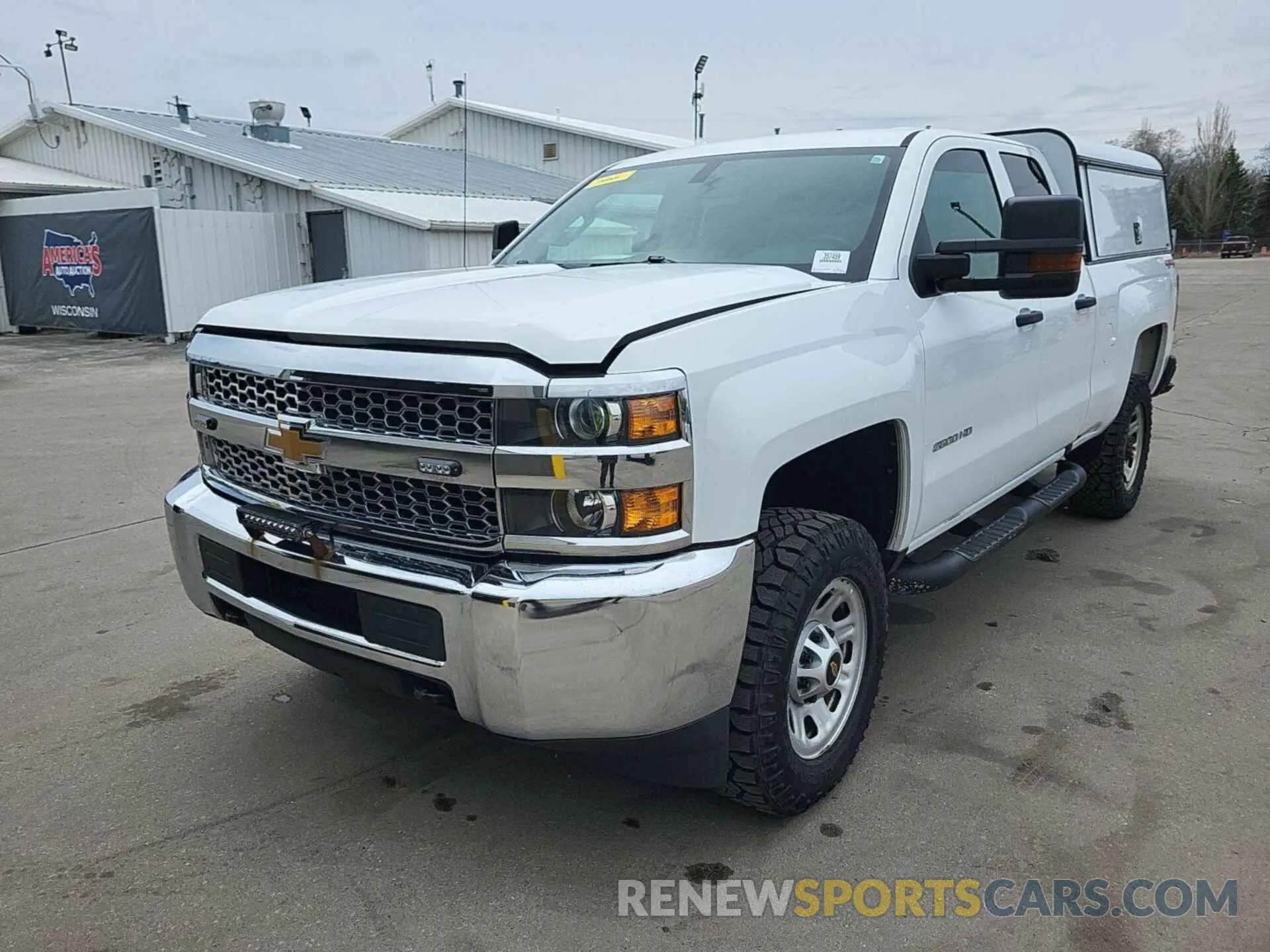 18 Photograph of a damaged car 2GC2KREG0K1189088 CHEVROLET SILVERADO 2500HD 2019