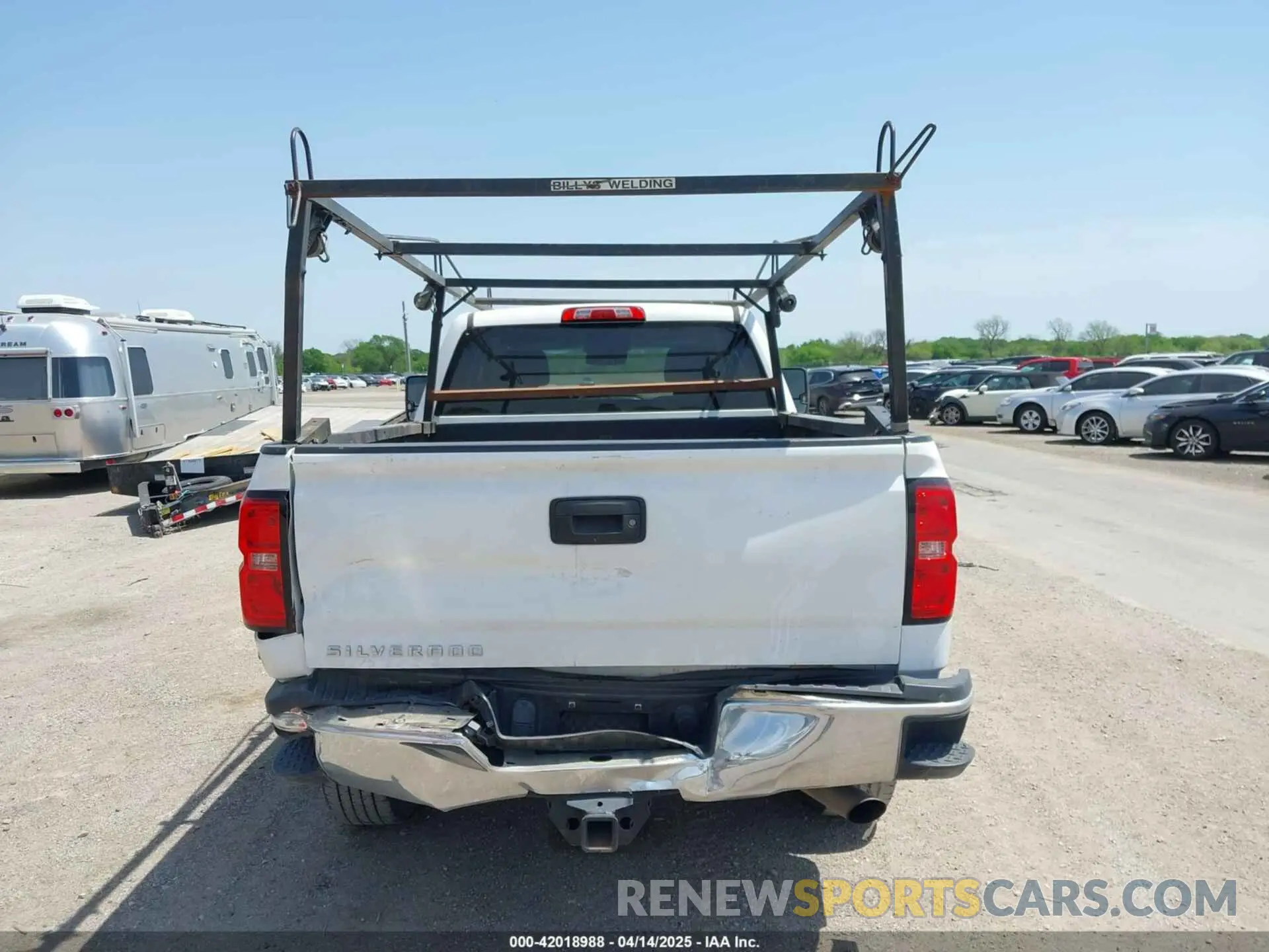 16 Photograph of a damaged car 2GC2KREG0K1200607 CHEVROLET SILVERADO 2500HD 2019