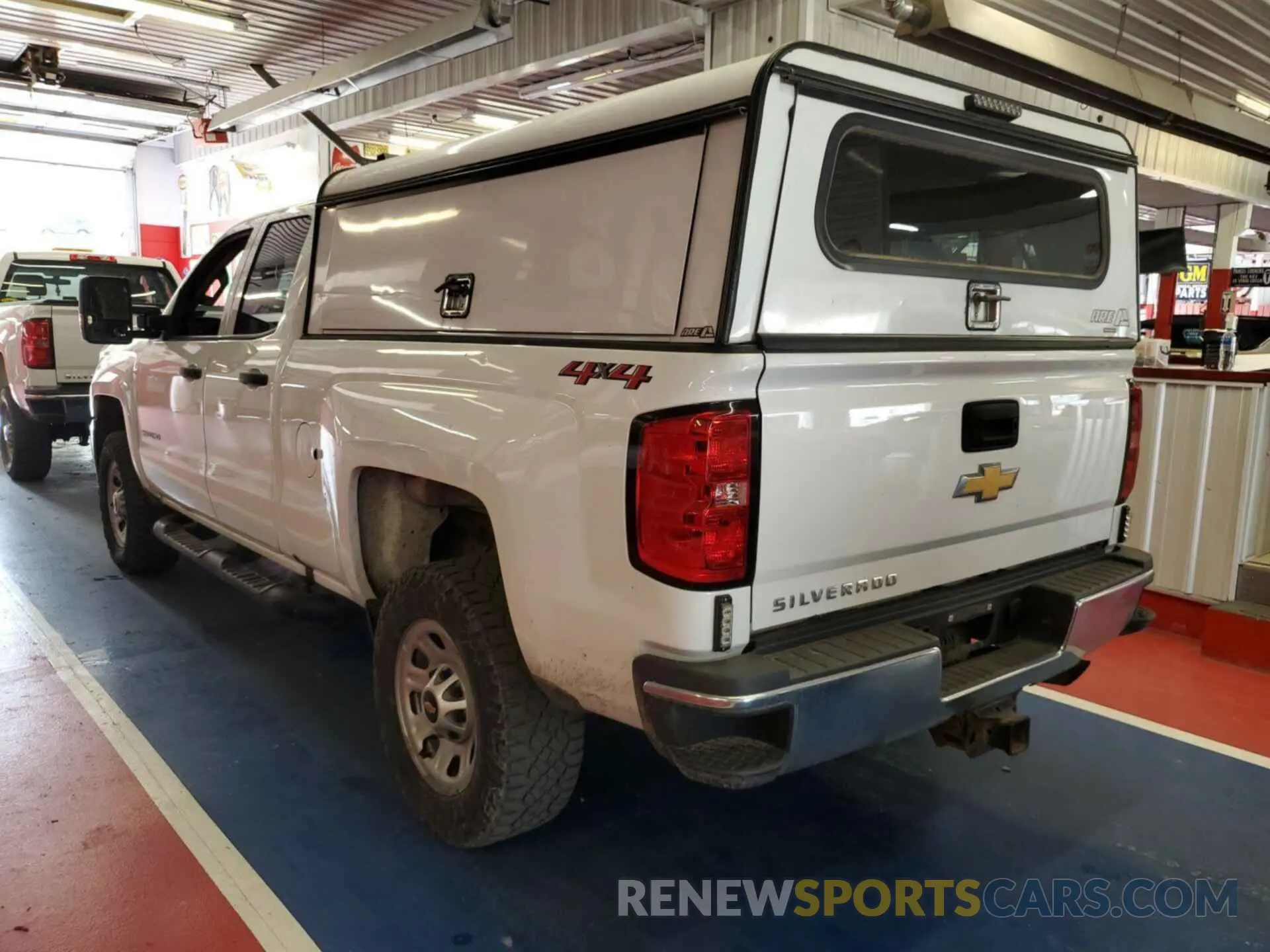25 Photograph of a damaged car 2GC2KREG1K1189083 CHEVROLET SILVERADO 2500HD 2019