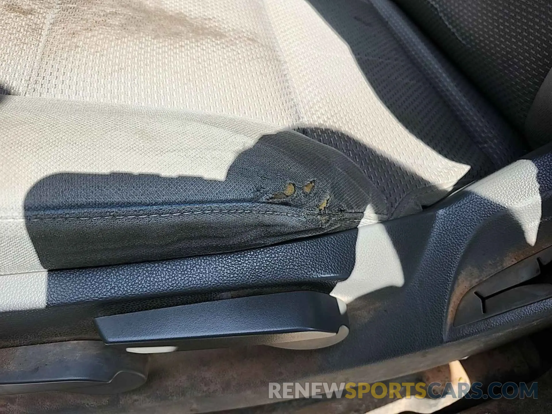 19 Photograph of a damaged car 2GC2KREG2K1199377 CHEVROLET SILVERADO 2500HD 2019