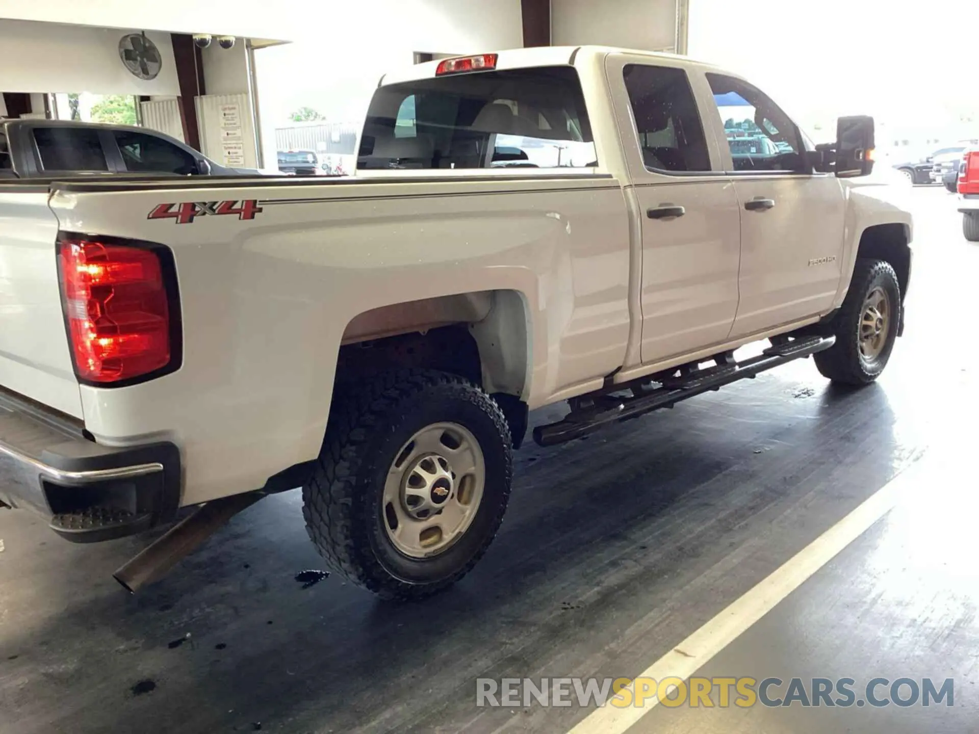 24 Photograph of a damaged car 2GC2KREG2K1199377 CHEVROLET SILVERADO 2500HD 2019