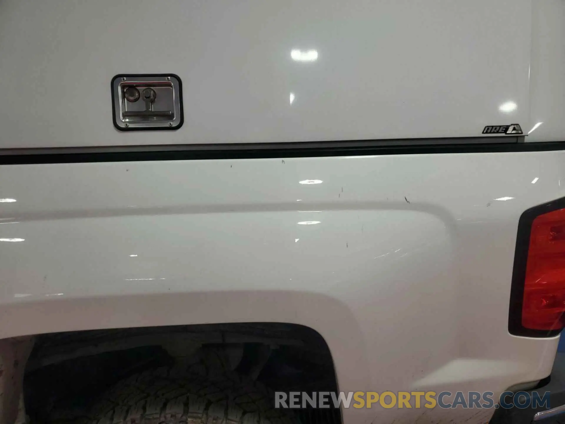 18 Photograph of a damaged car 2GC2KREG4K1109856 CHEVROLET SILVERADO 2500HD 2019