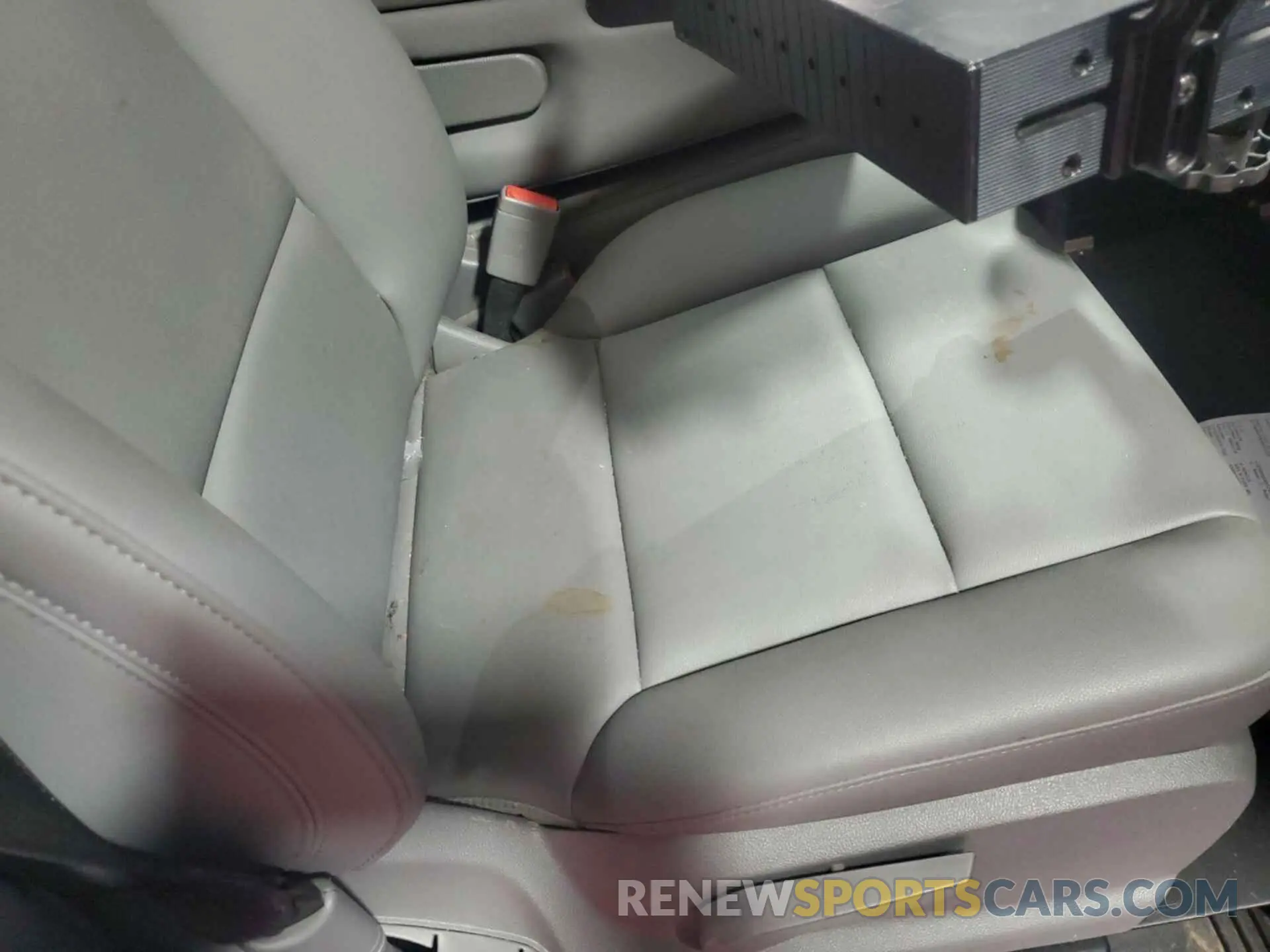 34 Photograph of a damaged car 2GC2KREG4K1109856 CHEVROLET SILVERADO 2500HD 2019