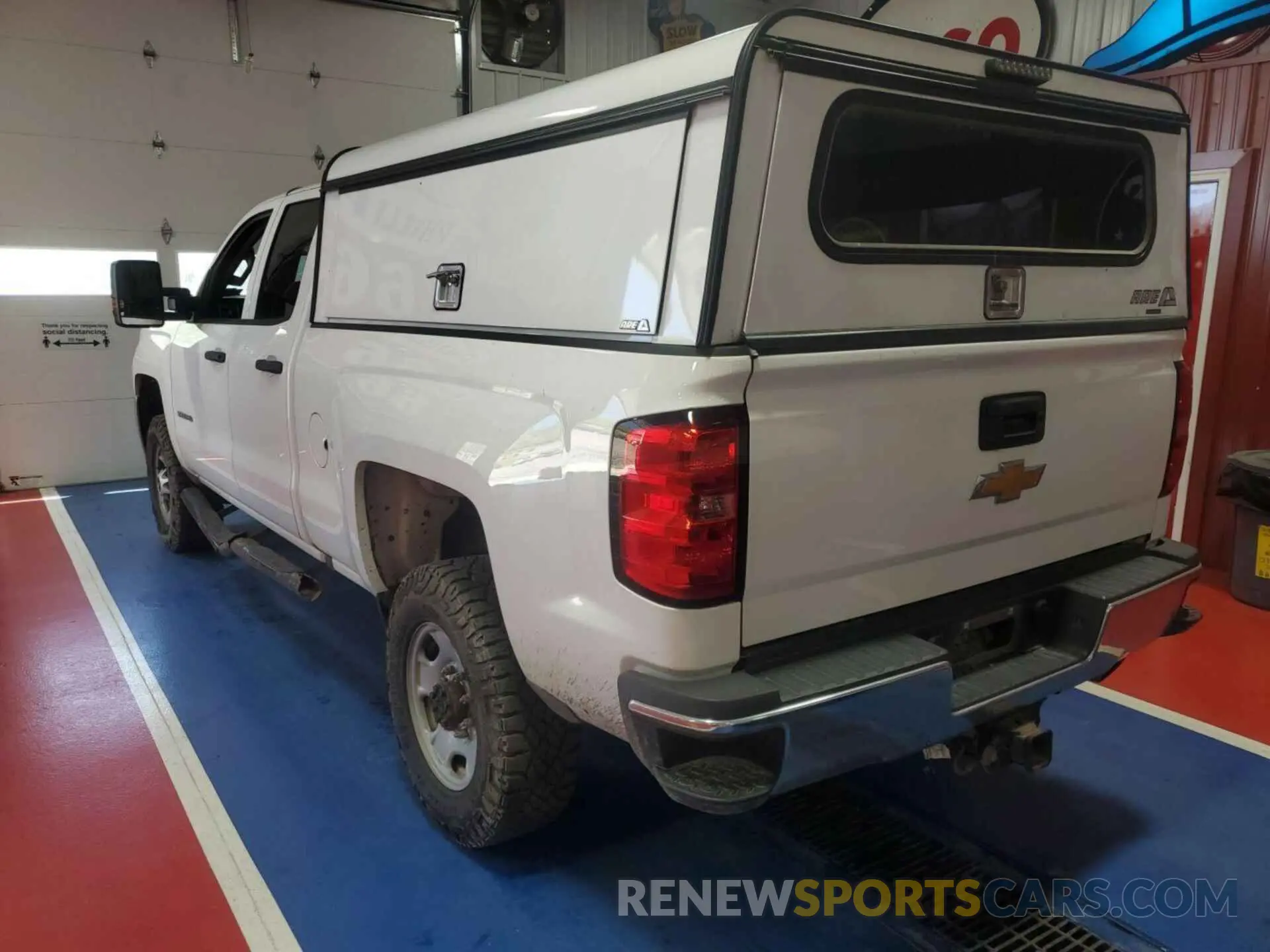 8 Photograph of a damaged car 2GC2KREG4K1109856 CHEVROLET SILVERADO 2500HD 2019