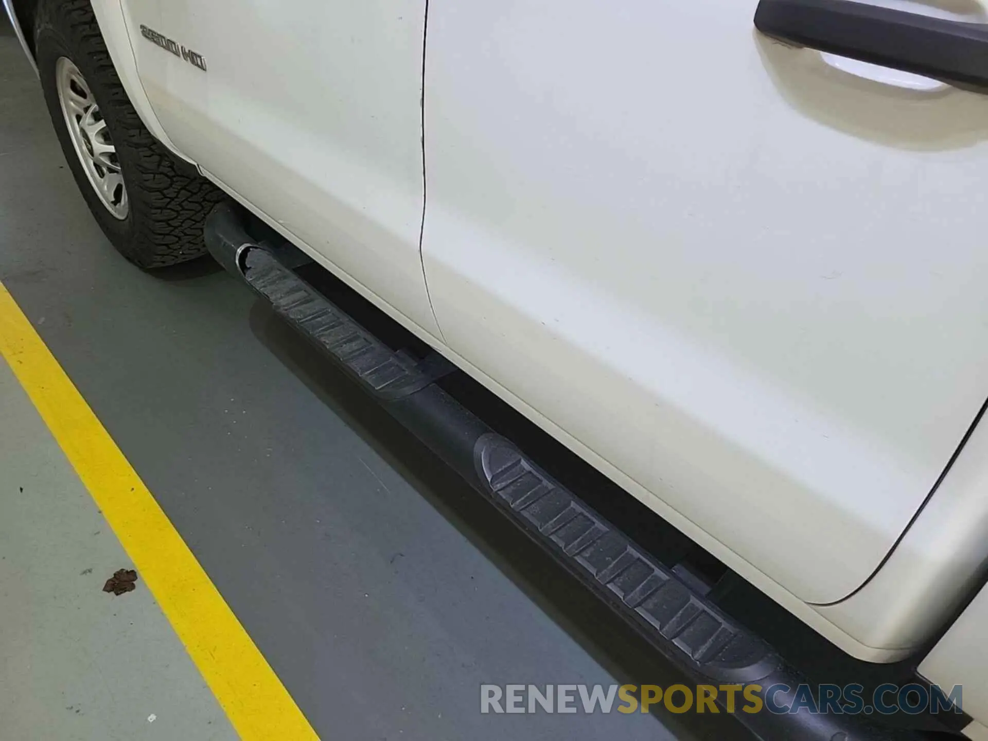 33 Photograph of a damaged car 2GC2KREG4K1187232 CHEVROLET SILVERADO 2500HD 2019
