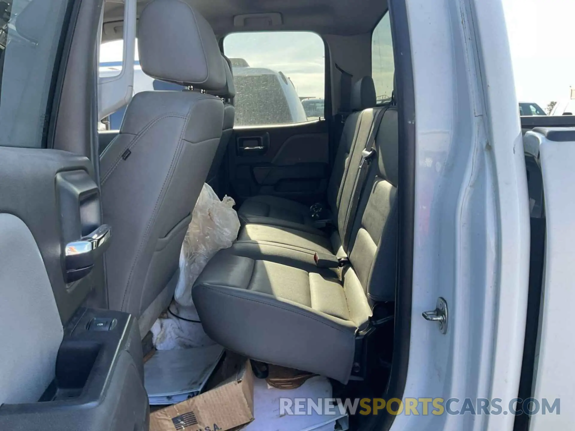 11 Photograph of a damaged car 2GC2KREG8K1167839 CHEVROLET SILVERADO 2500HD 2019