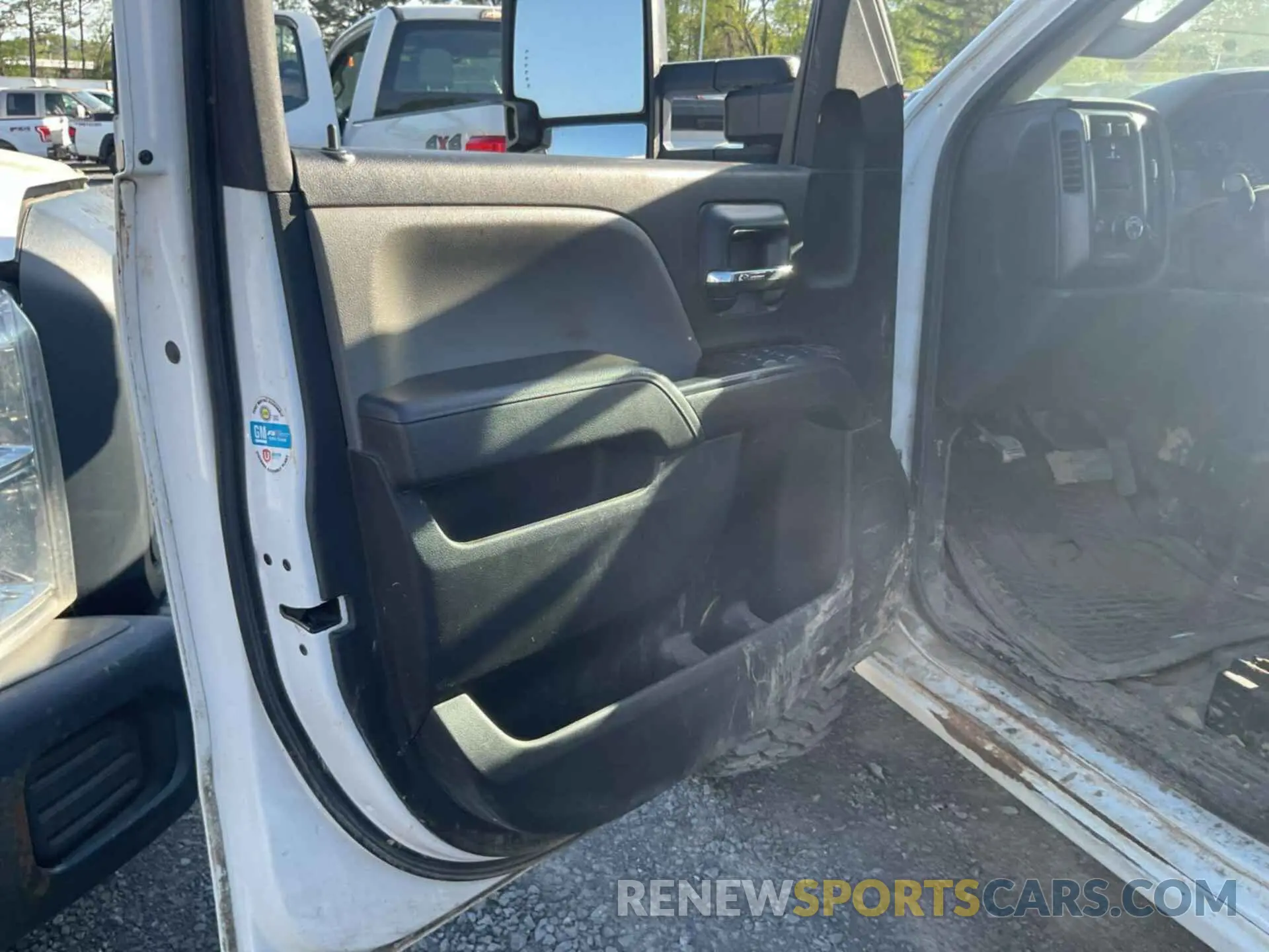 15 Photograph of a damaged car 2GC2KREG8K1167839 CHEVROLET SILVERADO 2500HD 2019