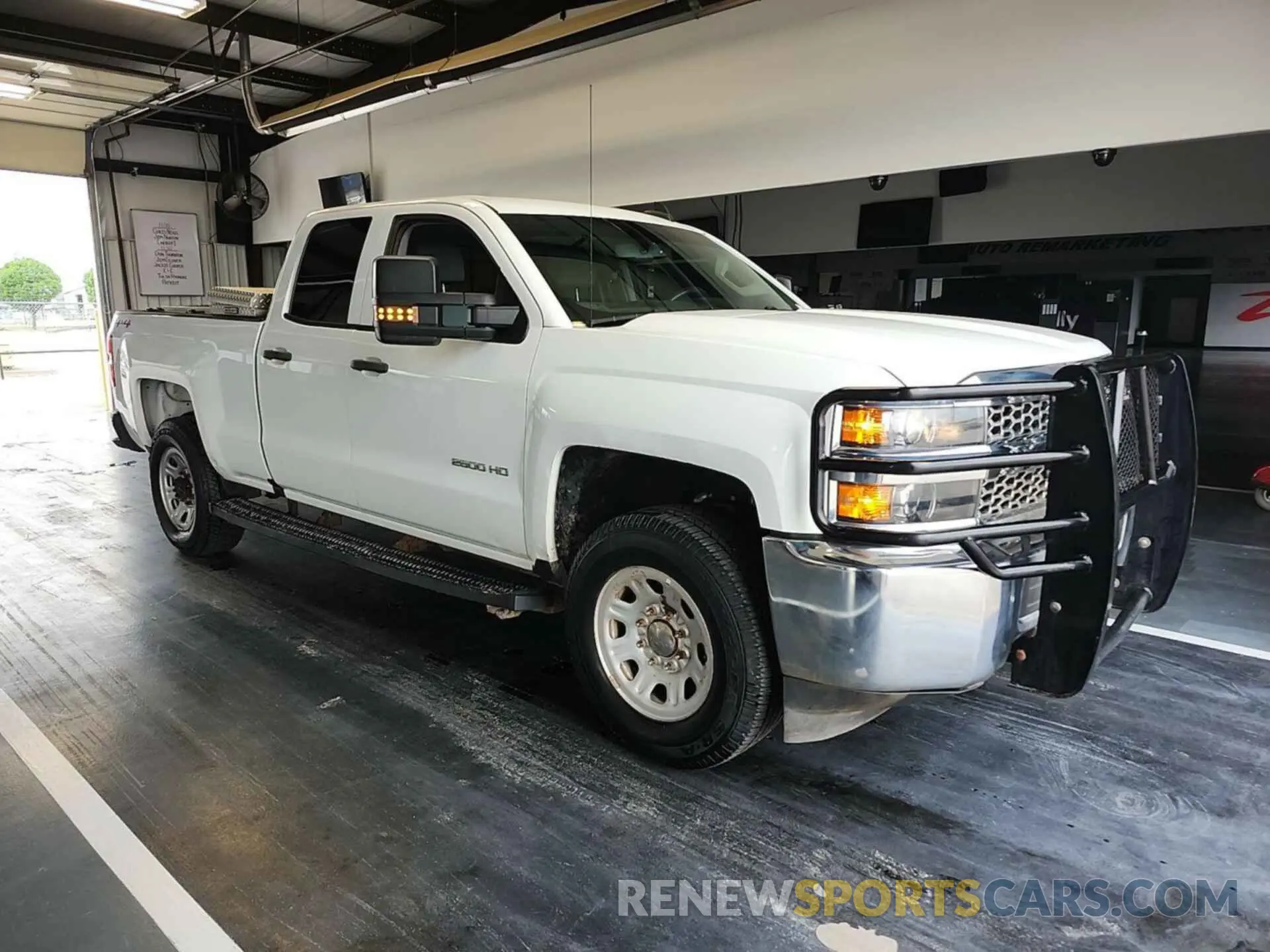 10 Photograph of a damaged car 2GC2KREG9K1161449 CHEVROLET SILVERADO 2500HD 2019