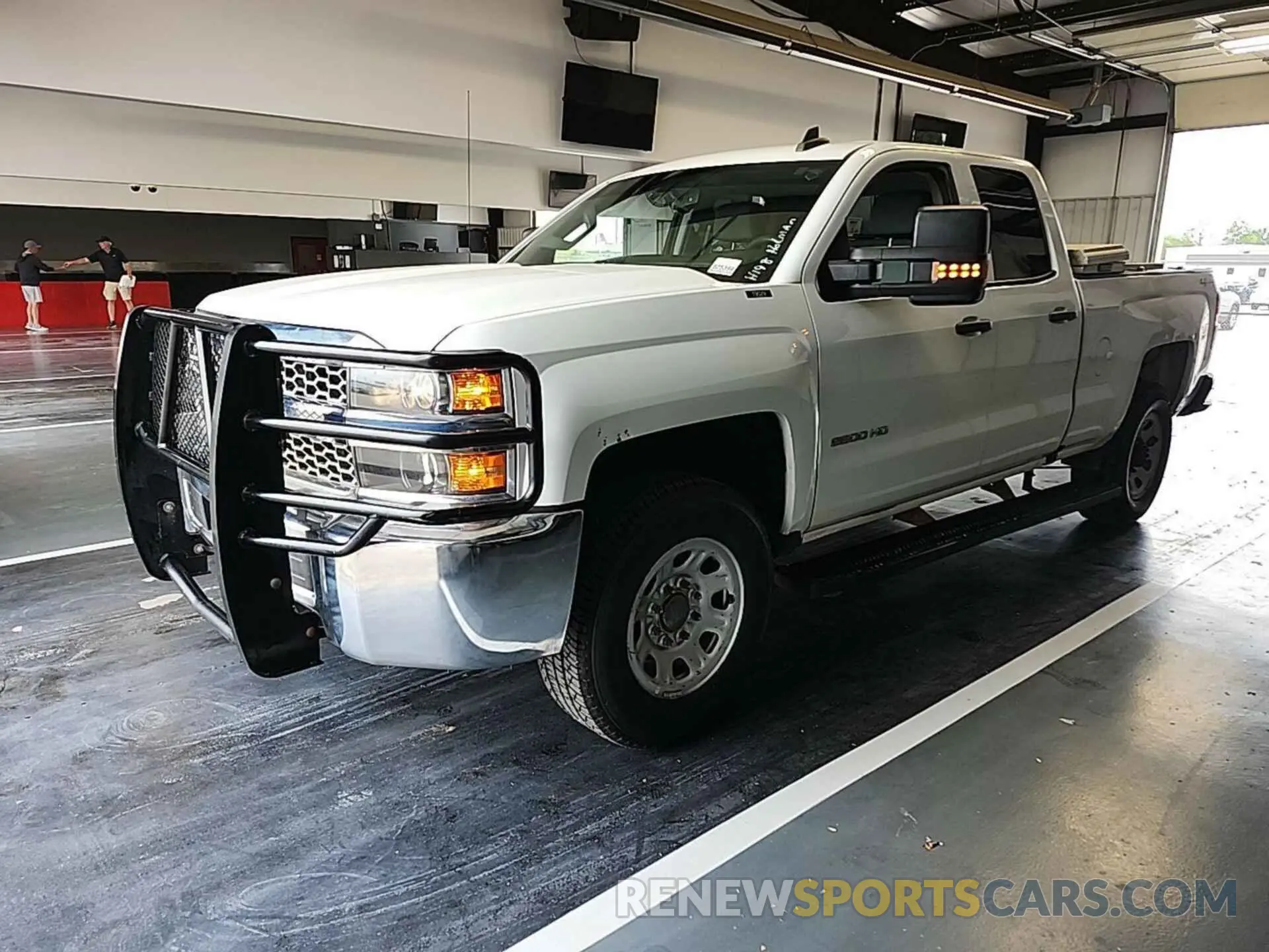 18 Photograph of a damaged car 2GC2KREG9K1161449 CHEVROLET SILVERADO 2500HD 2019