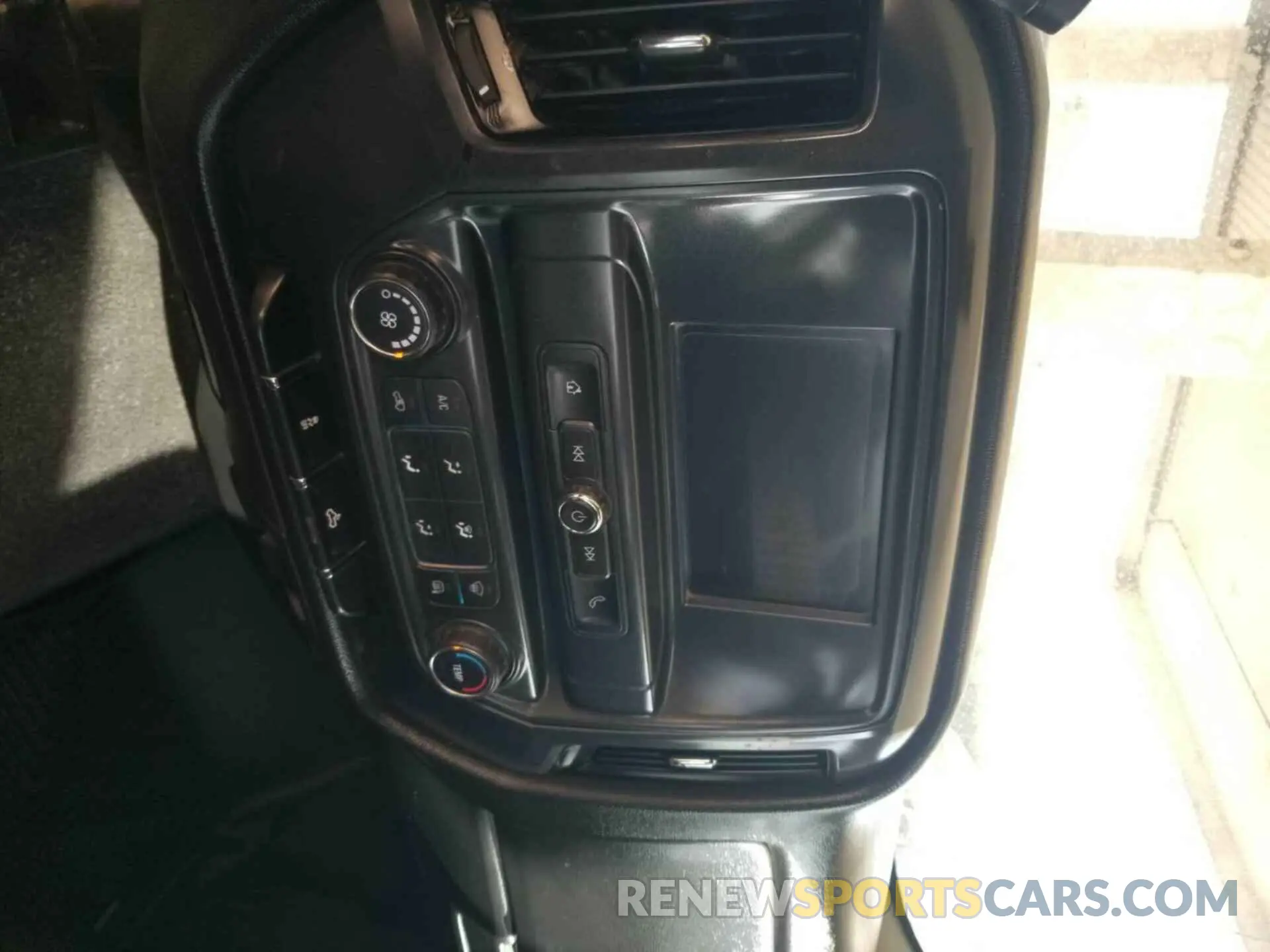 1 Photograph of a damaged car 2GC2KREGXK1115628 CHEVROLET SILVERADO 2500HD 2019