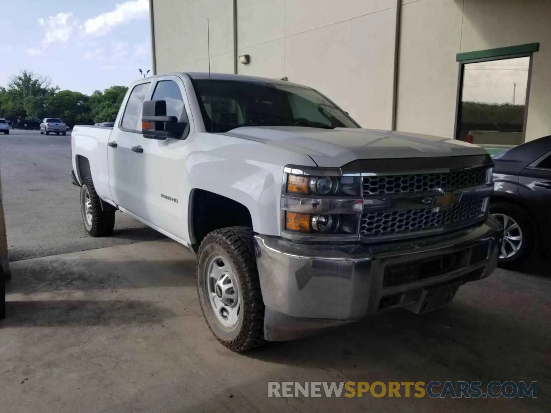 8 Photograph of a damaged car 2GC2KREGXK1115628 CHEVROLET SILVERADO 2500HD 2019