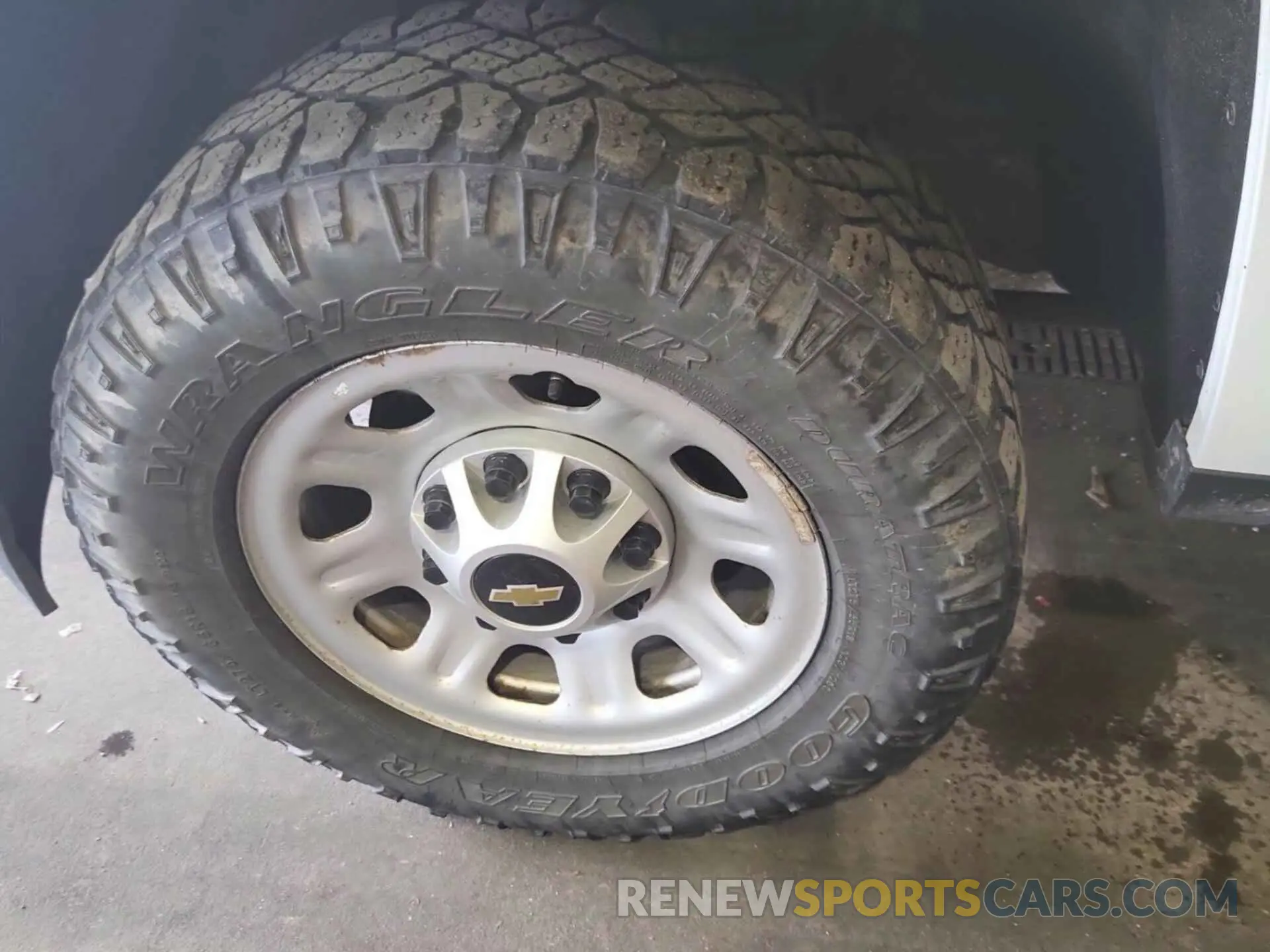 18 Photograph of a damaged car 2GC2KREGXK1187204 CHEVROLET SILVERADO 2500HD 2019