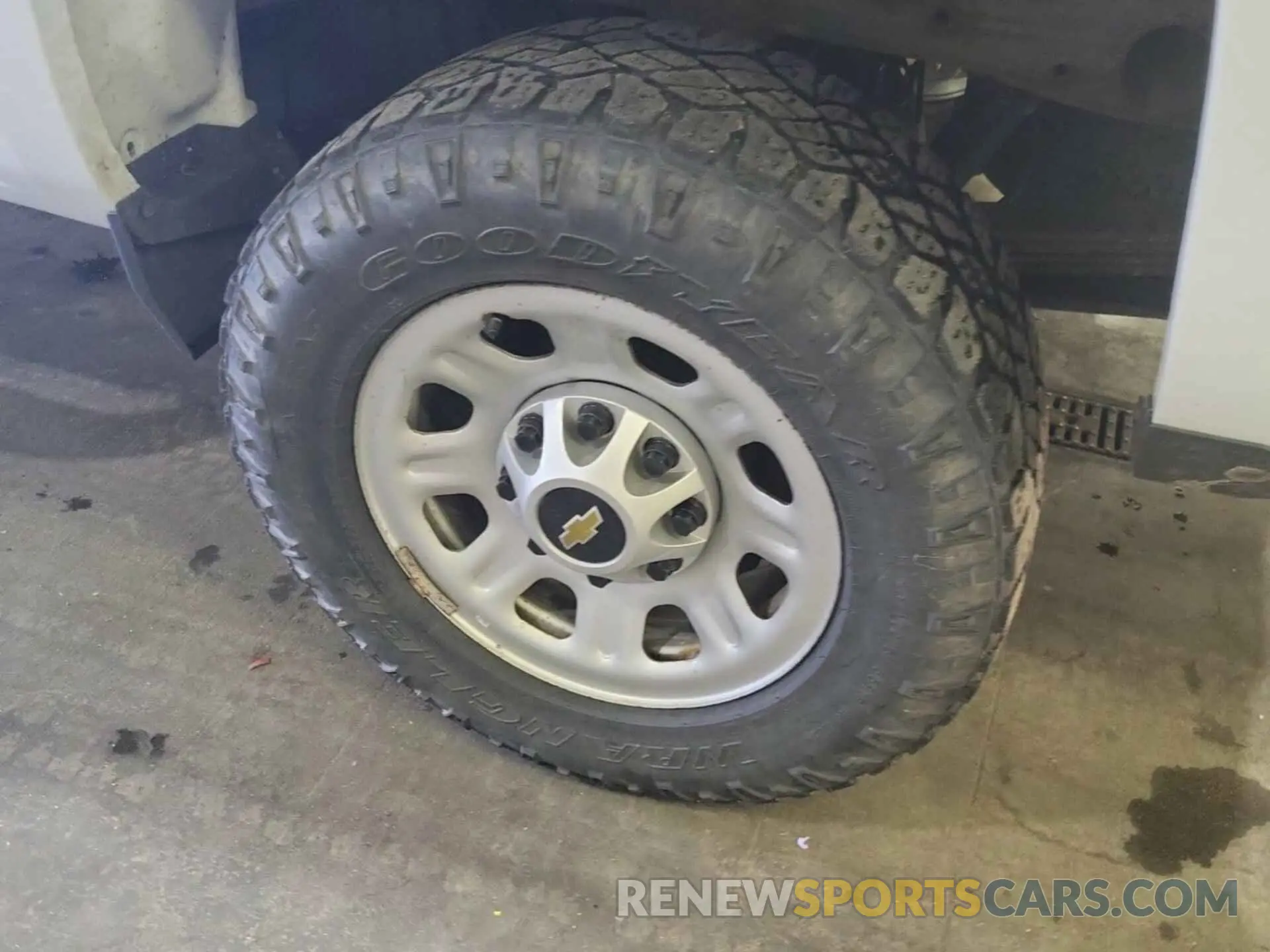 44 Photograph of a damaged car 2GC2KREGXK1187204 CHEVROLET SILVERADO 2500HD 2019