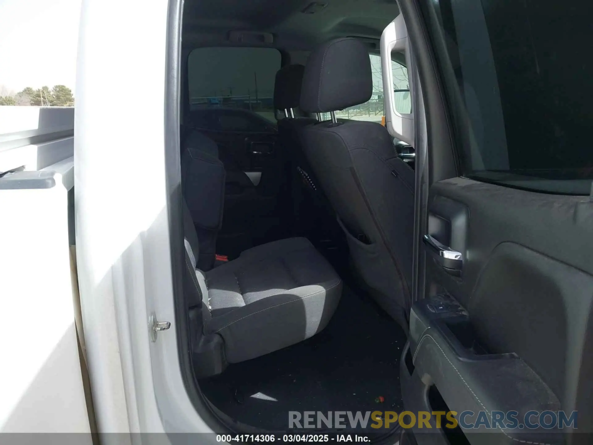 8 Photograph of a damaged car 2GC2KSEG0K1159905 CHEVROLET SILVERADO 2500HD 2019