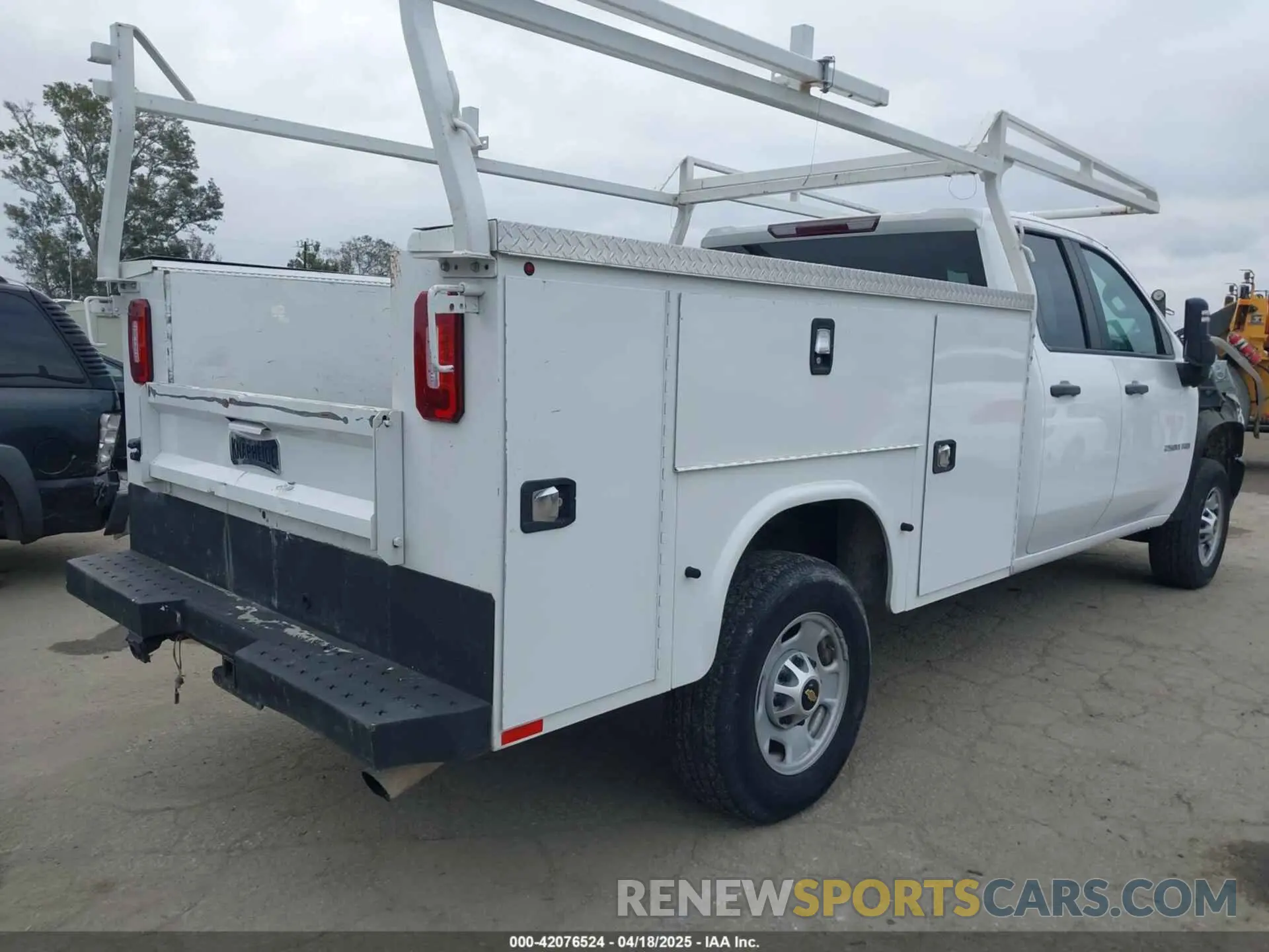 4 Photograph of a damaged car 1GB2WLE78LF284403 CHEVROLET SILVERADO 2500HD 2020