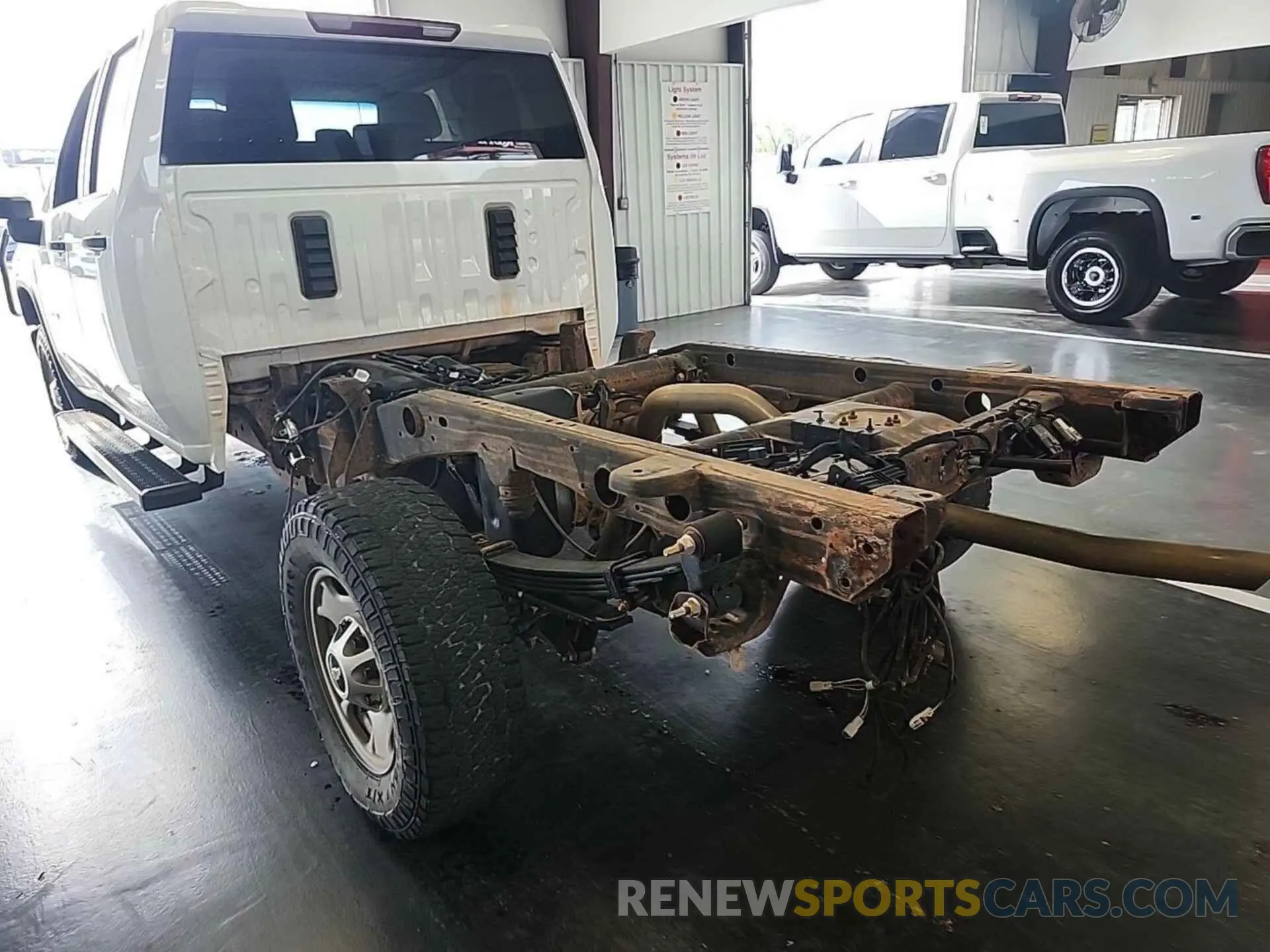 26 Photograph of a damaged car 1GB2YLE7XLF260310 CHEVROLET SILVERADO 2500HD 2020