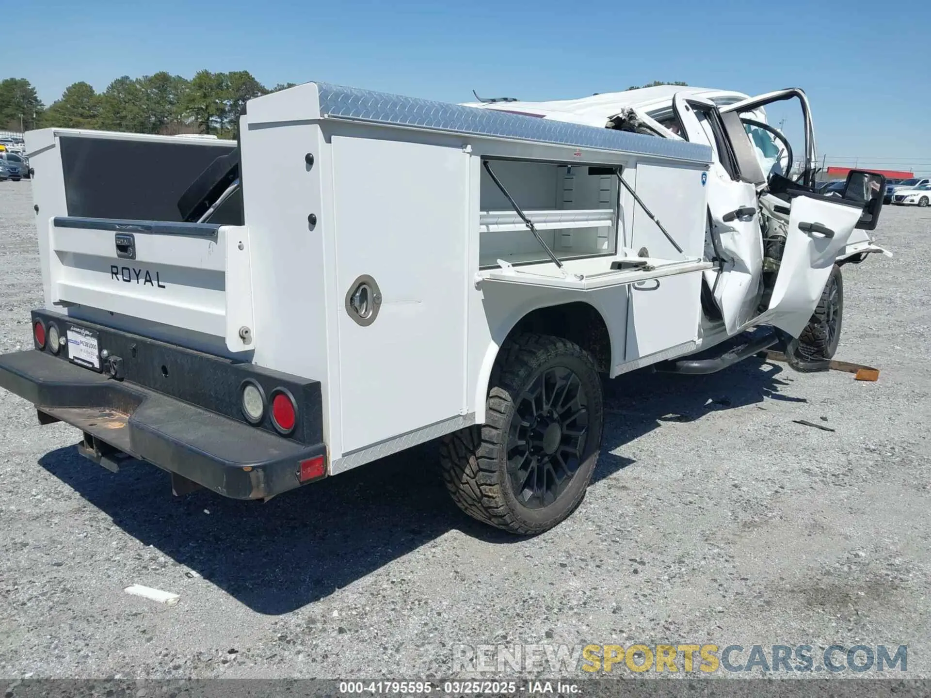 4 Фотография поврежденного автомобиля 1GB5WLE75LF287790 CHEVROLET SILVERADO 2500HD 2020