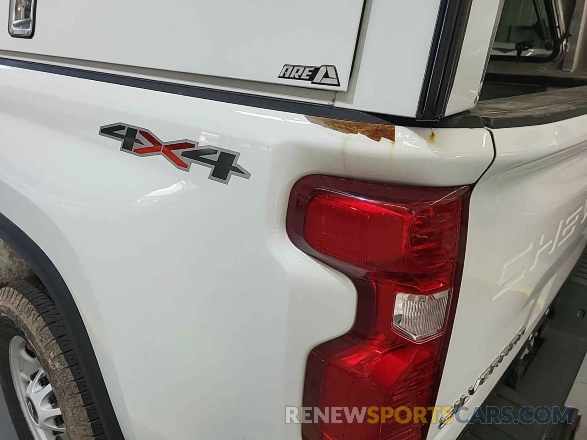 18 Photograph of a damaged car 1GC2YLE73LF266932 CHEVROLET SILVERADO 2500HD 2020