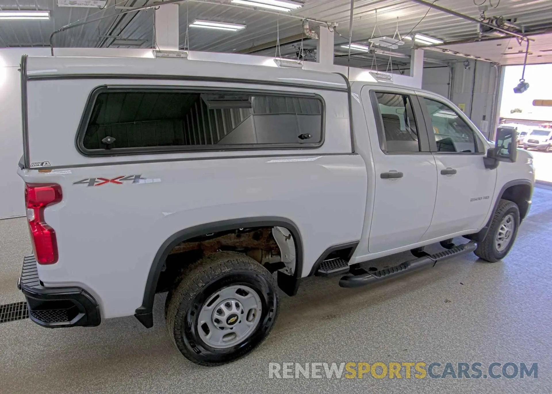 2 Photograph of a damaged car 1GC2YLE73LF266932 CHEVROLET SILVERADO 2500HD 2020